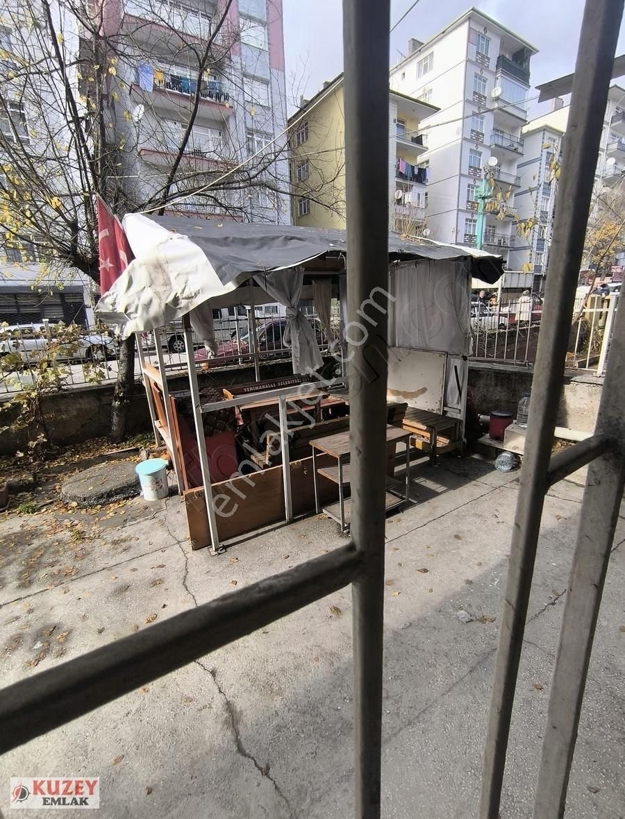 Kuzey Emlak'tan Demetevler'de 3+1 Full Yapılı Giriş Kat Satılık