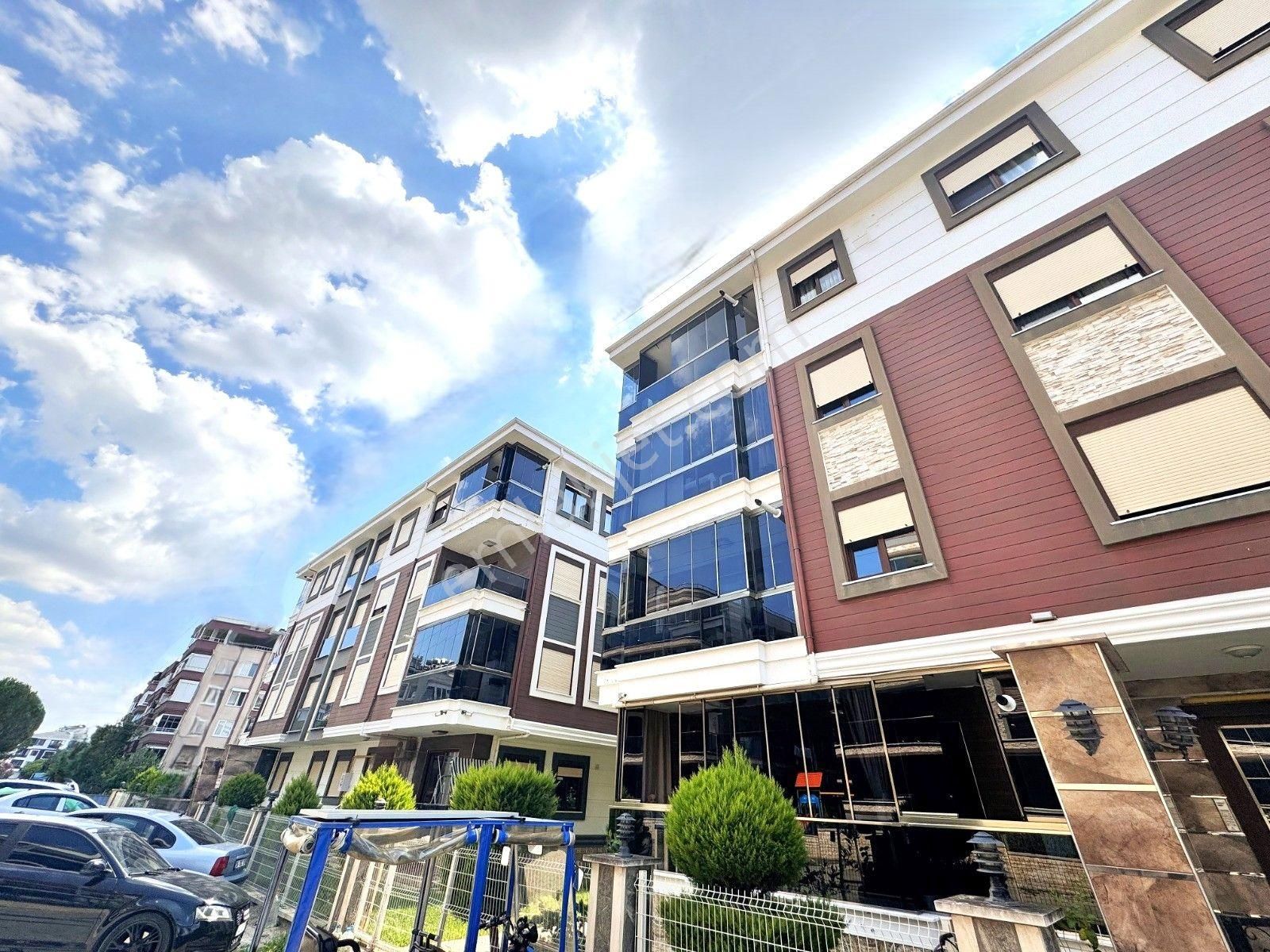 Aygülden Akçay'da 4 Yaşında Ön Cephe Full Eşyalı Ebeveyn Banyolu Doğalgazlı Ara Kat 3+1satılık Daire