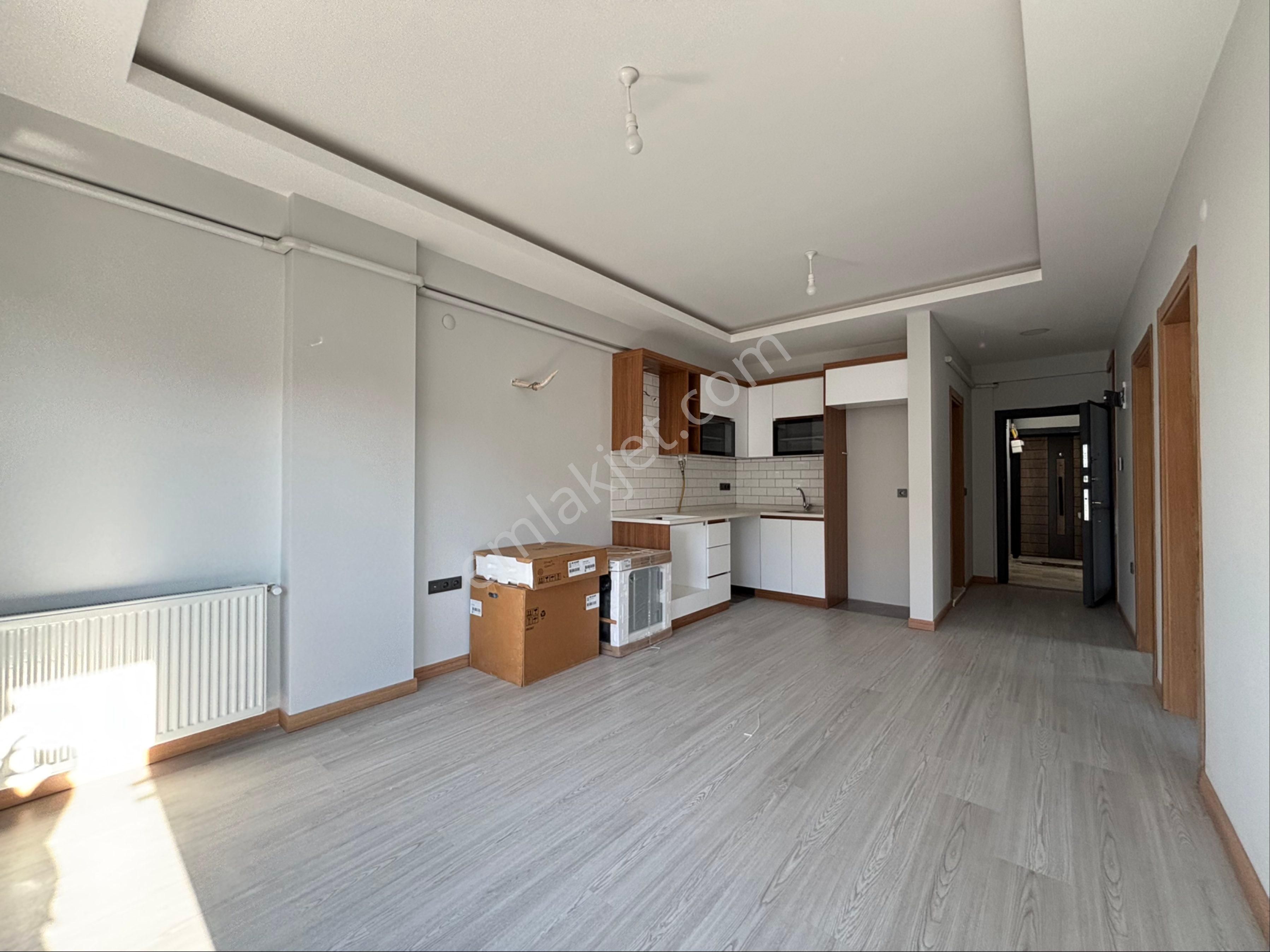 Seferihisar Camikebir Mahallesinde Balkonlu Satılık 2+1 Daire