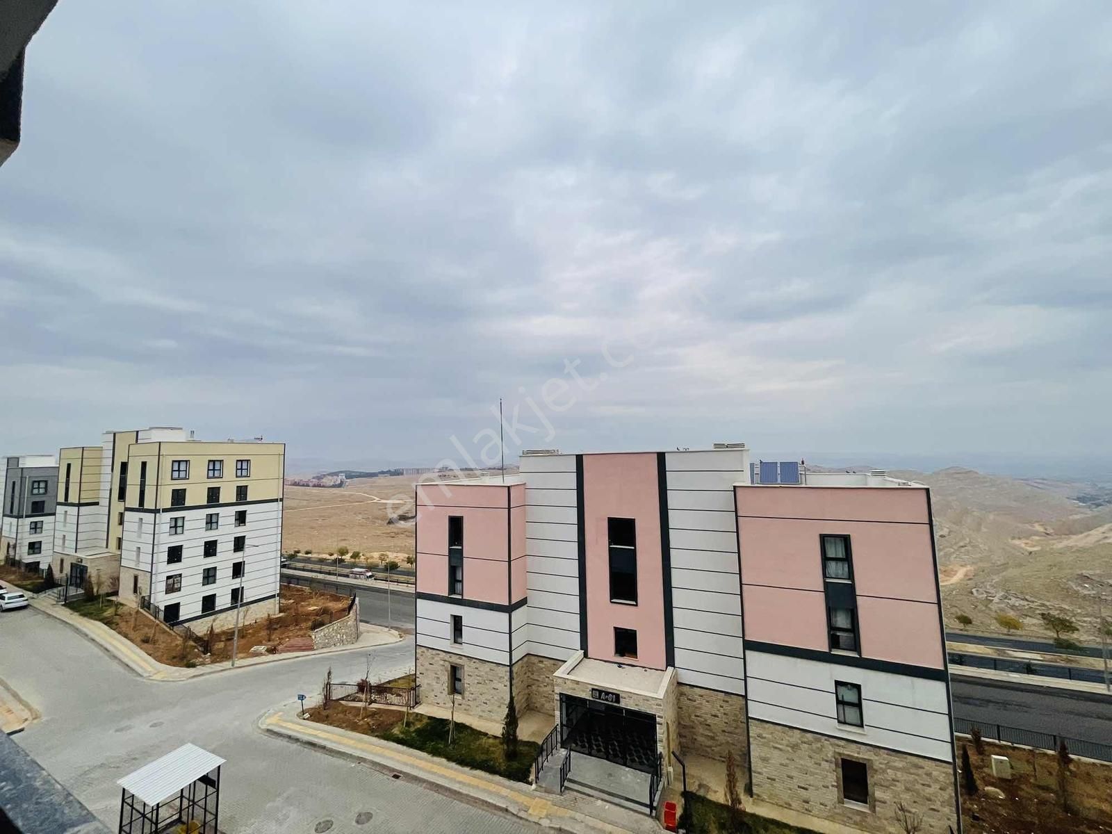 Güç Emlaktan Yeni Batıkent Tokiler De Kiralık 2+1 Daire