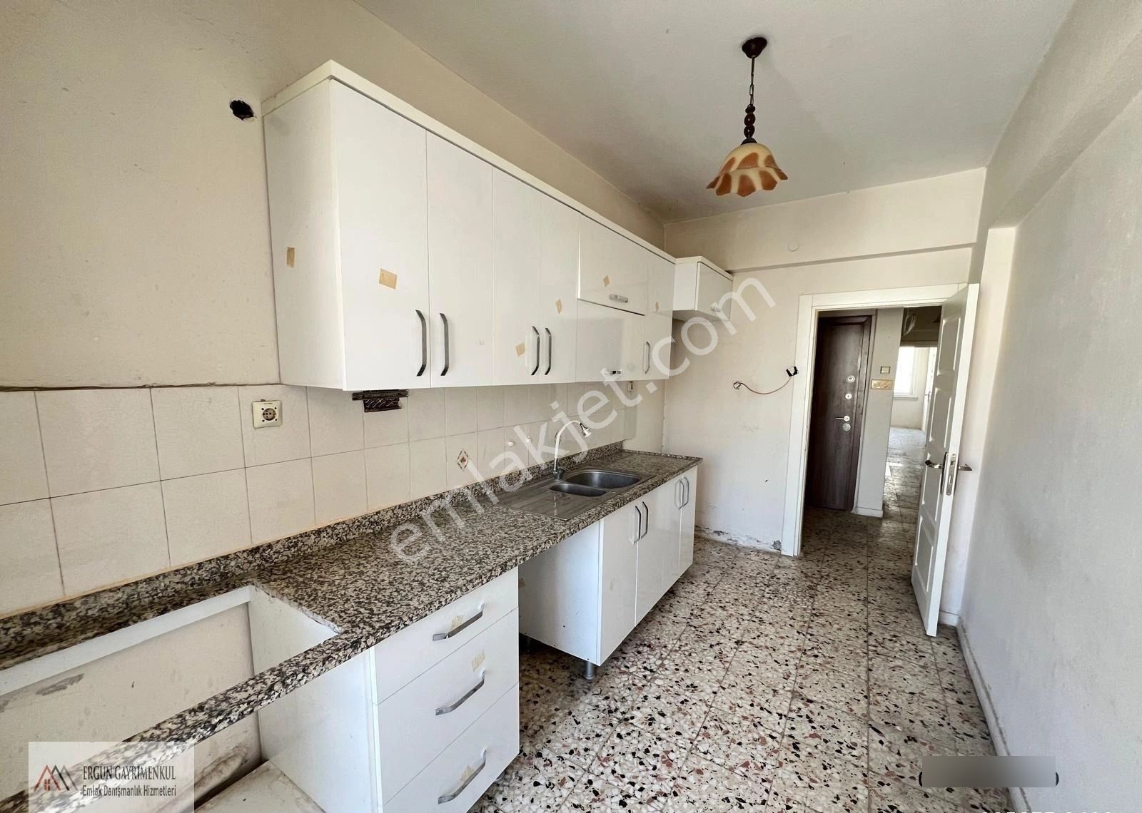 Ergünden Palmiyede Sahile Yakın Kiralık 3+1 Daire - Görsel 11