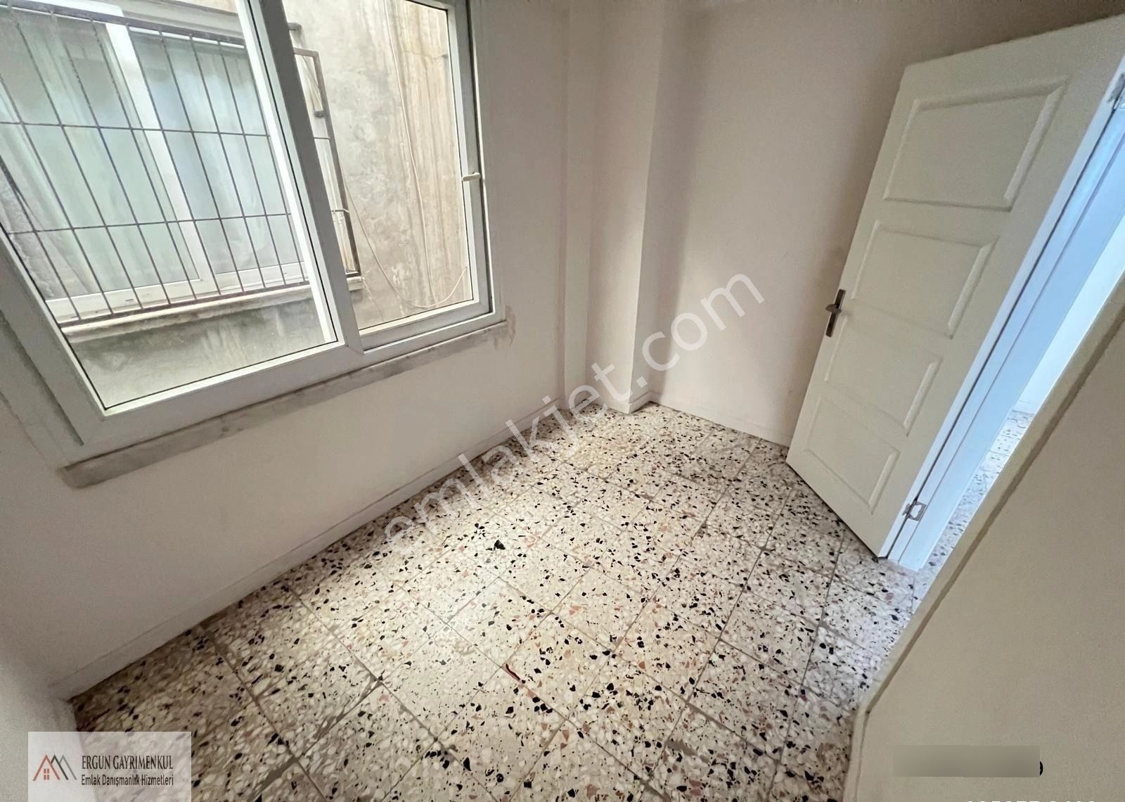 Ergünden Palmiyede Sahile Yakın Kiralık 3+1 Daire - Görsel 33