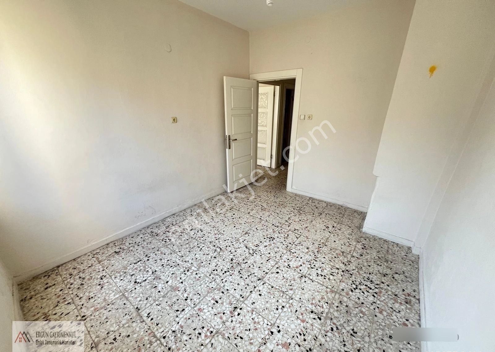 Ergünden Palmiyede Sahile Yakın Kiralık 3+1 Daire - Görsel 5
