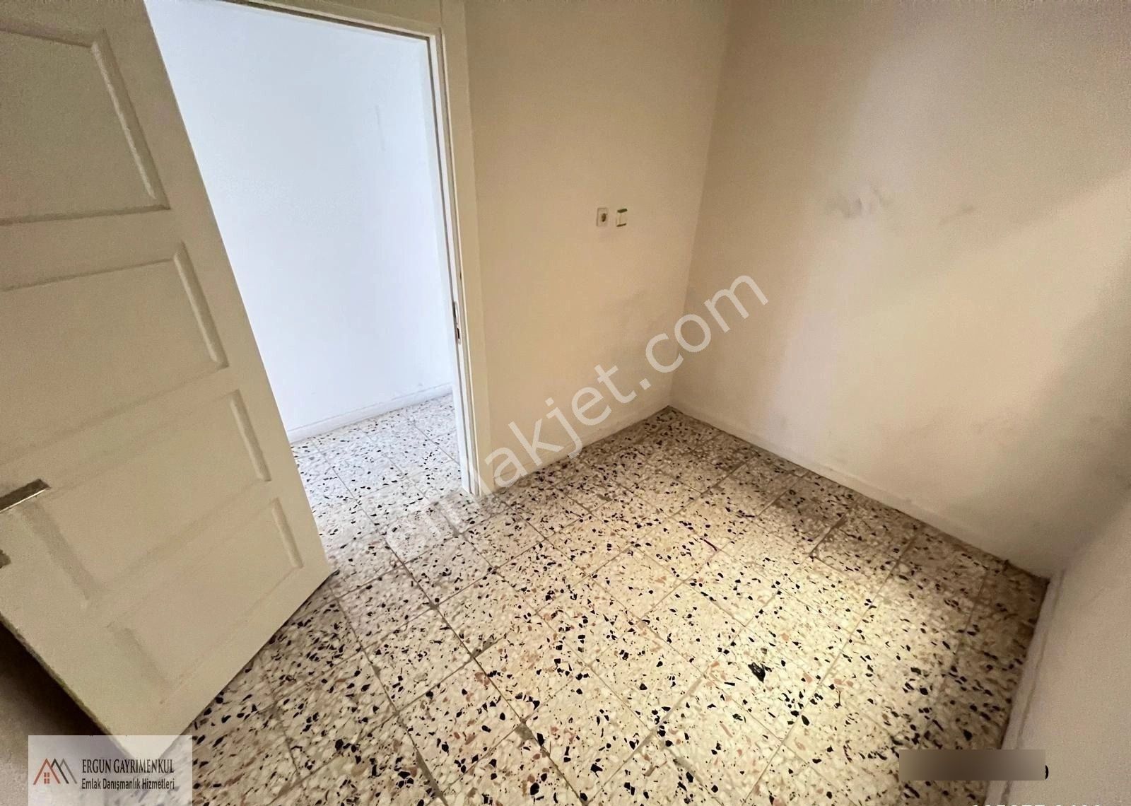 Ergünden Palmiyede Sahile Yakın Kiralık 3+1 Daire - Görsel 6