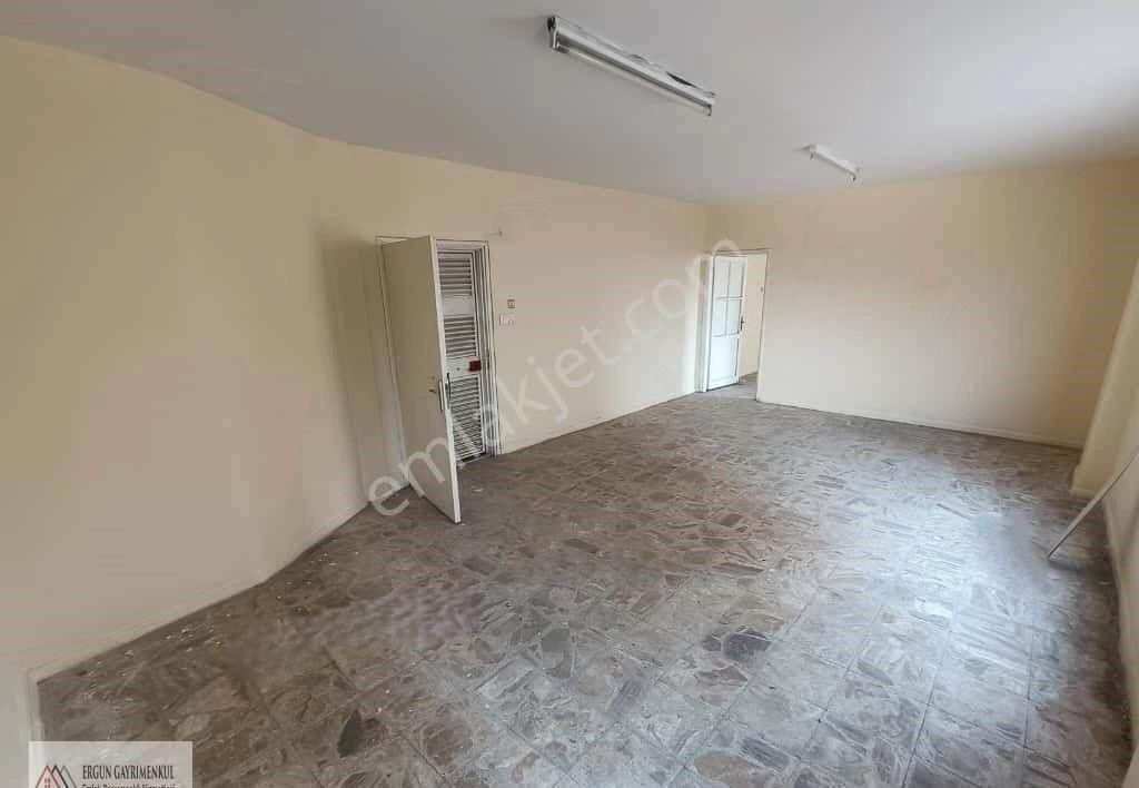 Ergünden İstiklal Cadde Üzeri Merkezi Konumda Kiralık Ofis - Görsel 28