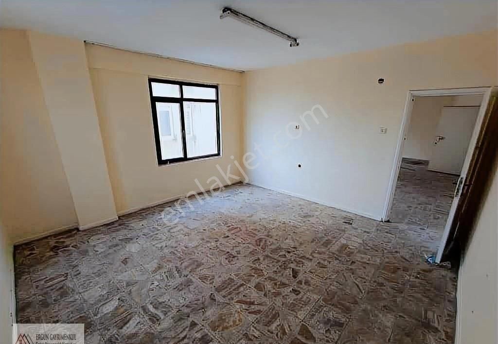 Ergünden İstiklal Cadde Üzeri Merkezi Konumda Kiralık Ofis - Görsel 15