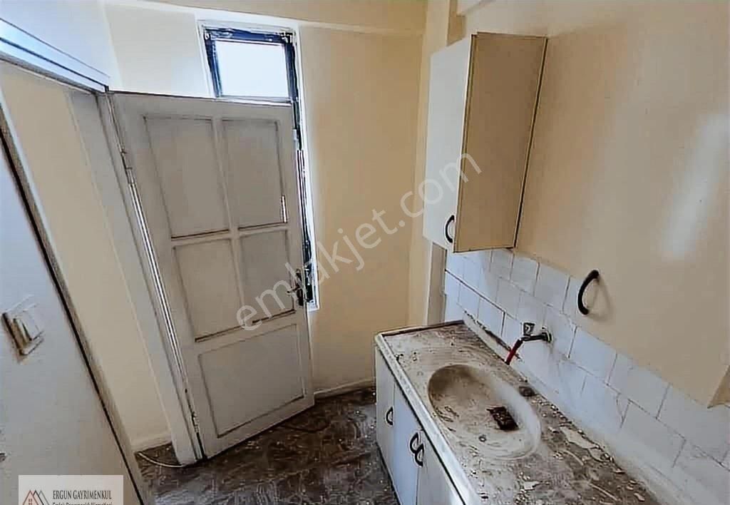 Ergünden İstiklal Cadde Üzeri Merkezi Konumda Kiralık Ofis - Görsel 31
