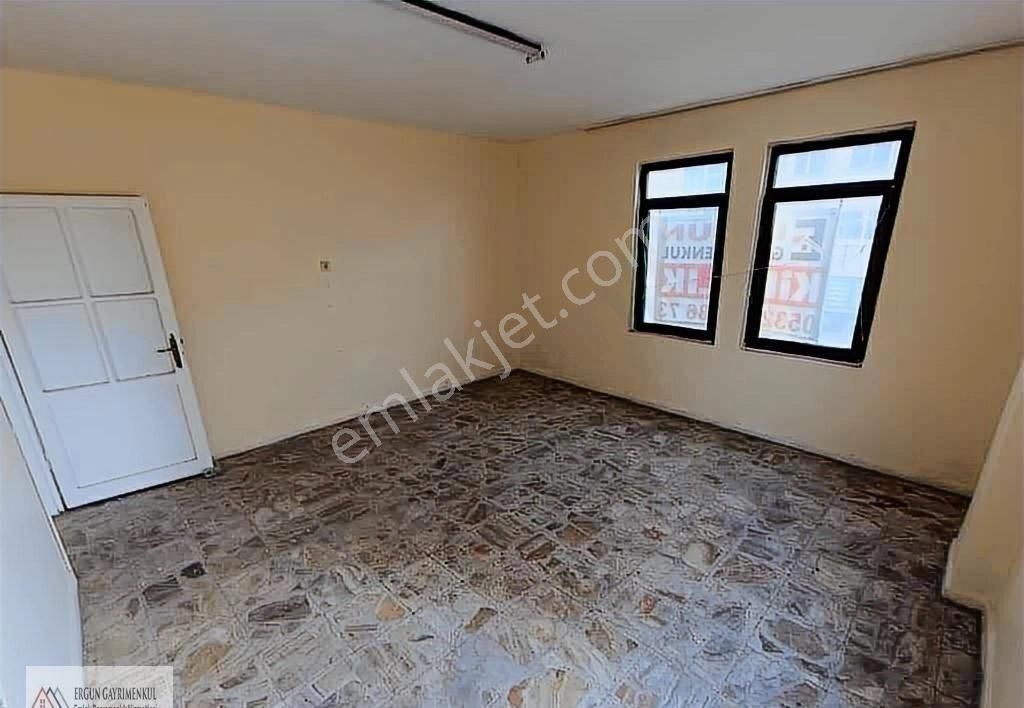 Ergünden İstiklal Cadde Üzeri Merkezi Konumda Kiralık Ofis - Görsel 24