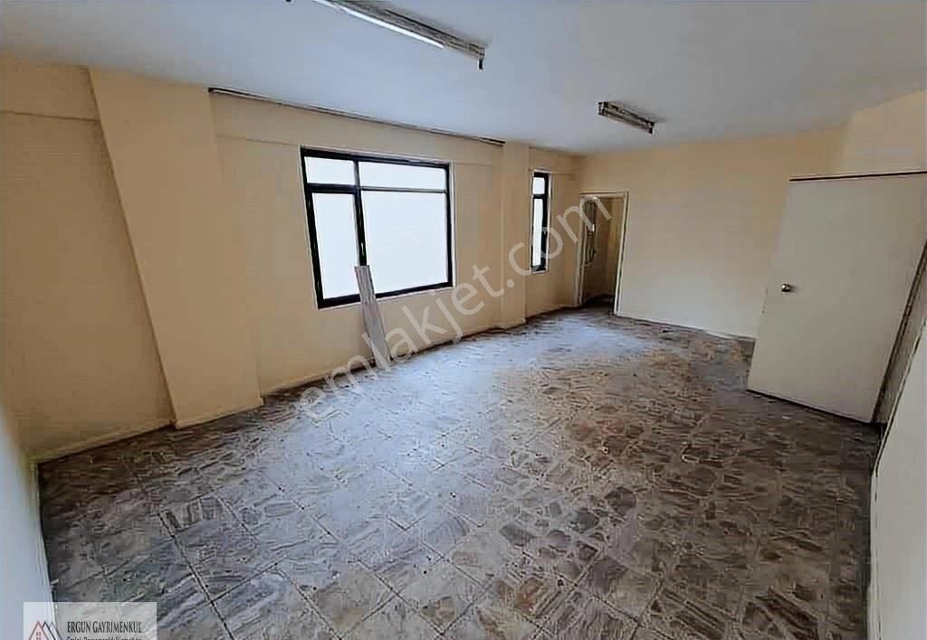 Ergünden İstiklal Cadde Üzeri Merkezi Konumda Kiralık Ofis - Görsel 3