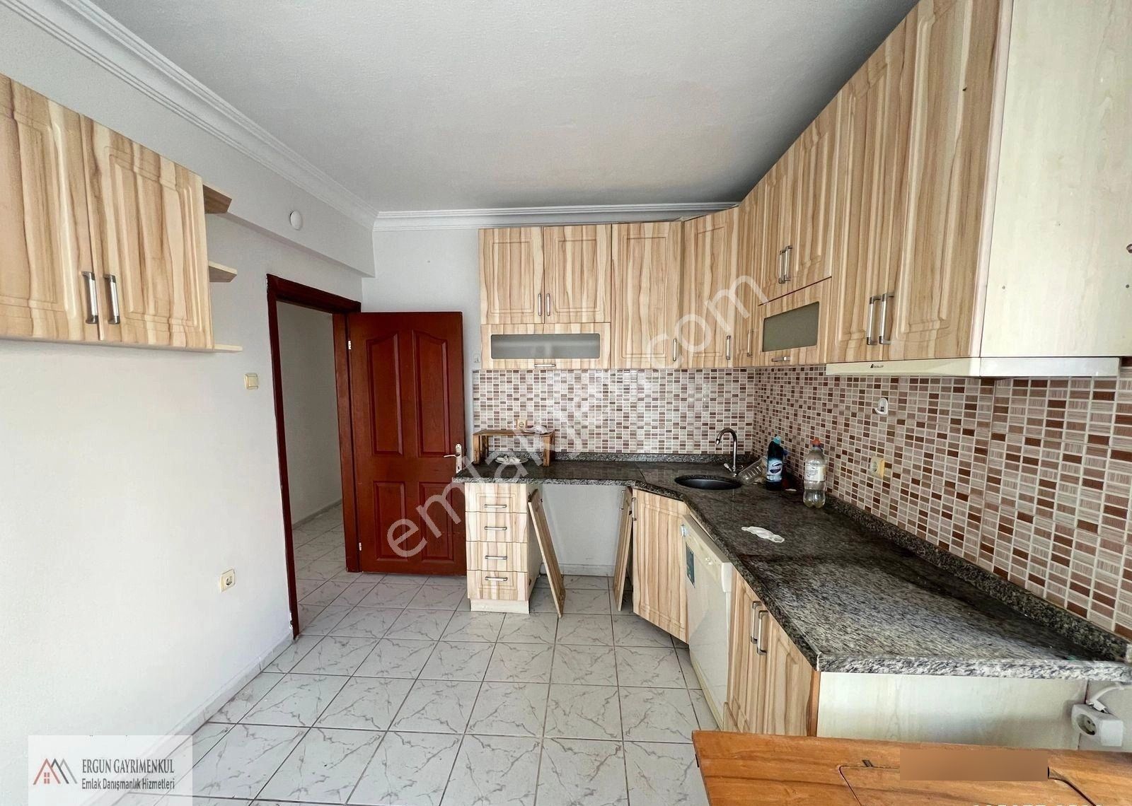 Ergünden Pirireiste Asansörlü Ara Kat Satılık 4+1 Daire - Görsel 11