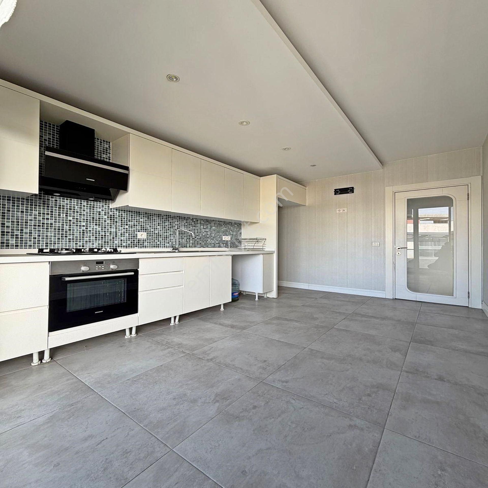 Prestijli Site İçerisinde Emsalsiz Geniş M2 Acil Satılık 3+1 - Görsel 8