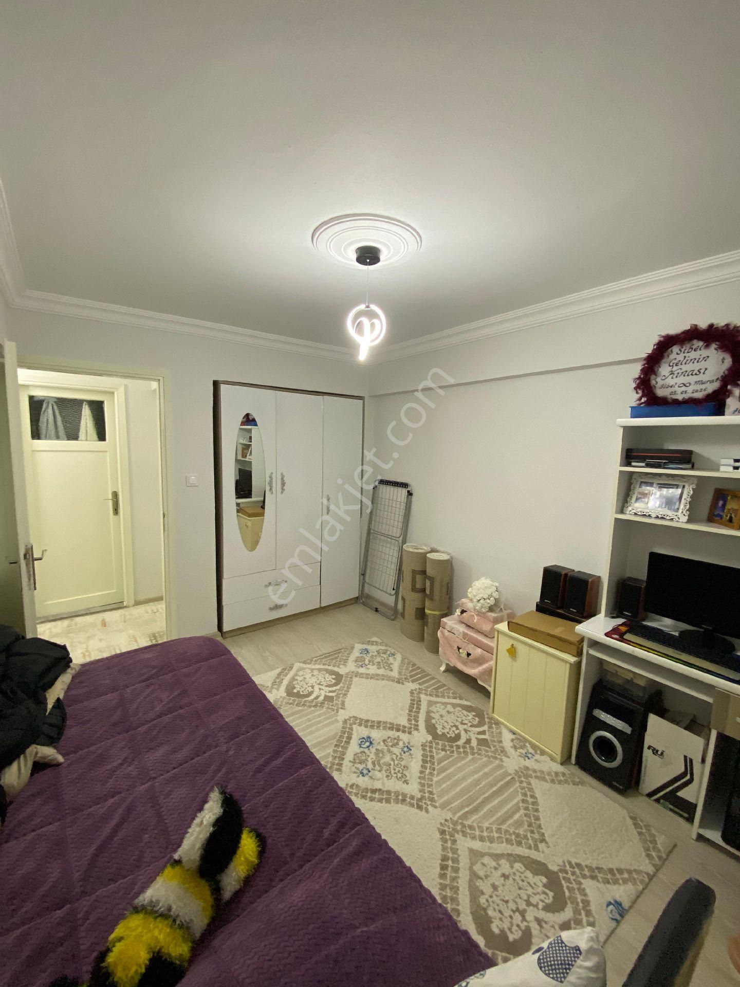 Uçan Emlak- İzmir Karabağlar Vatan Mh, 3+1, Bahçeli, Doğalgazlı, Bakımlı - Görsel 3