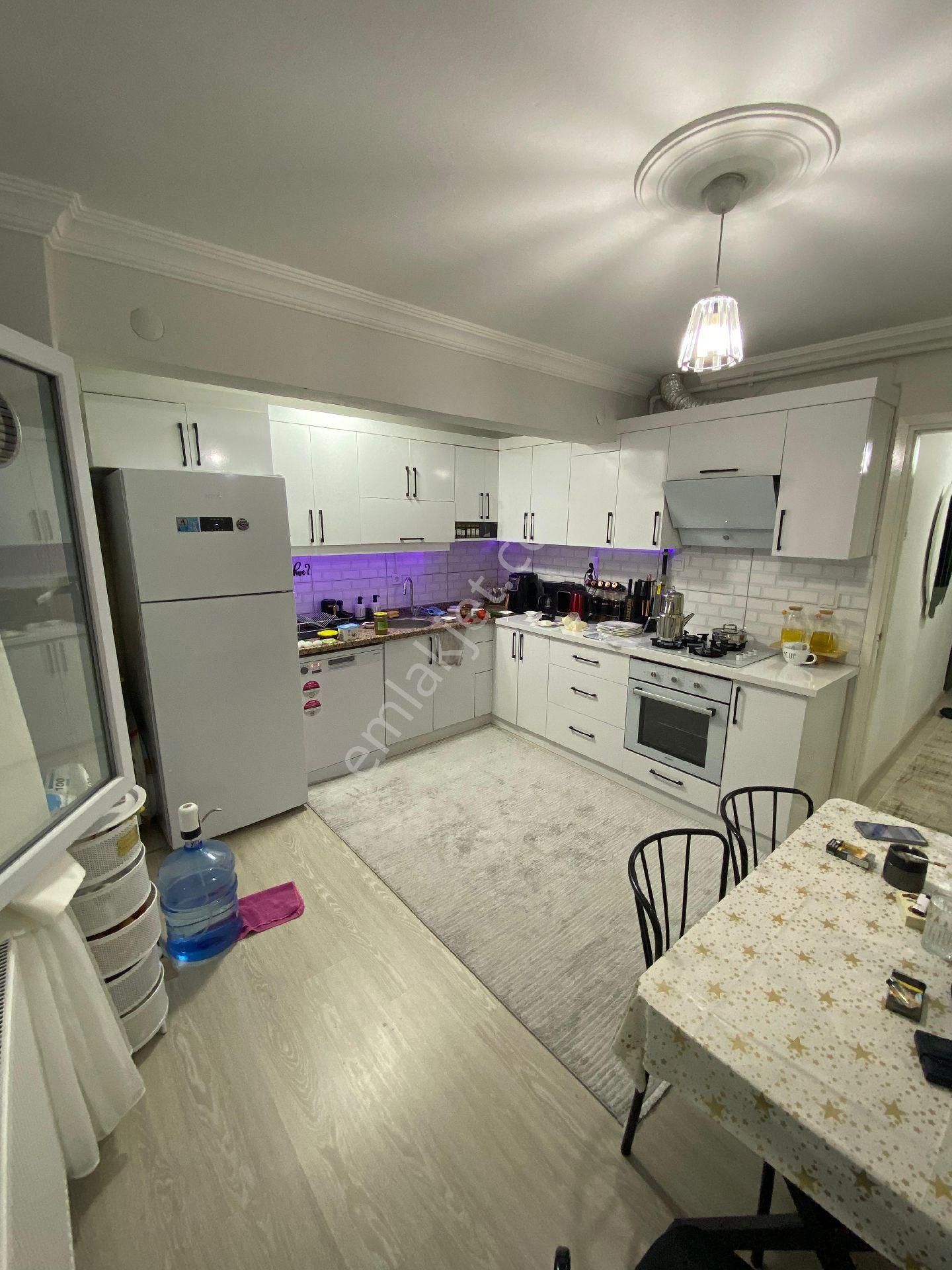 Uçan Emlak- İzmir Karabağlar Vatan Mh, 3+1, Bahçeli, Doğalgazlı, Bakımlı - Görsel 12