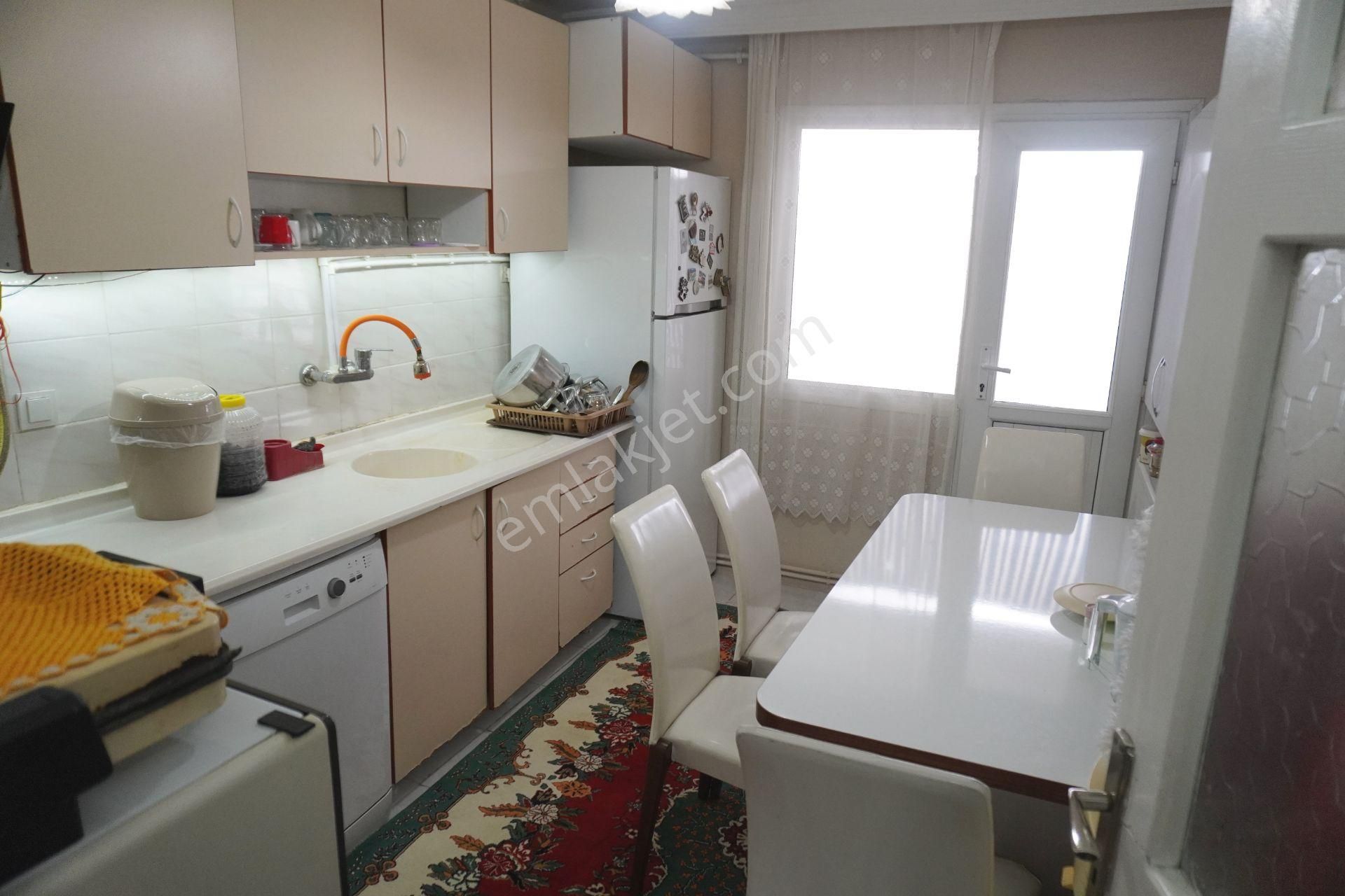 Yakakent Satılık3+1 Doğalgazlı+balkonlu+asansörlü Çiğliserkan