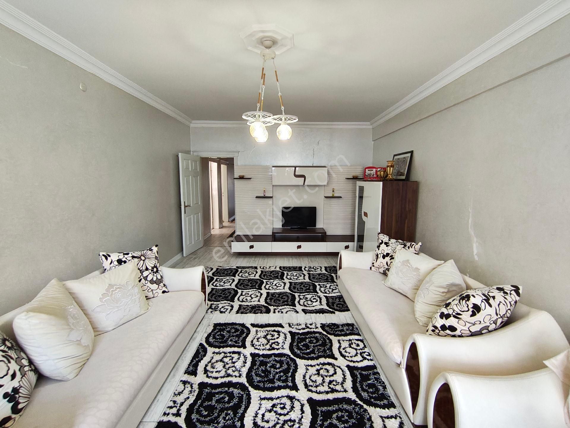 Karaköprü 35 De Cadde Üstü Satılık Arakat Daire - Görsel 3