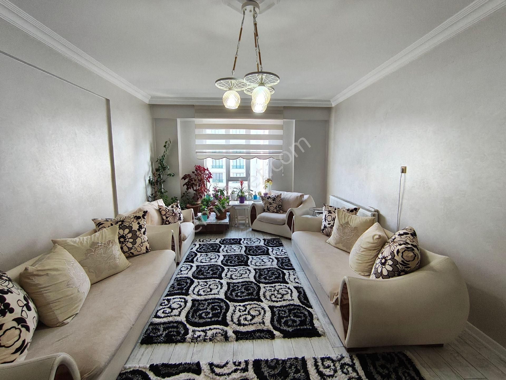 Karaköprü 35 De Cadde Üstü Satılık Arakat Daire - Görsel 2