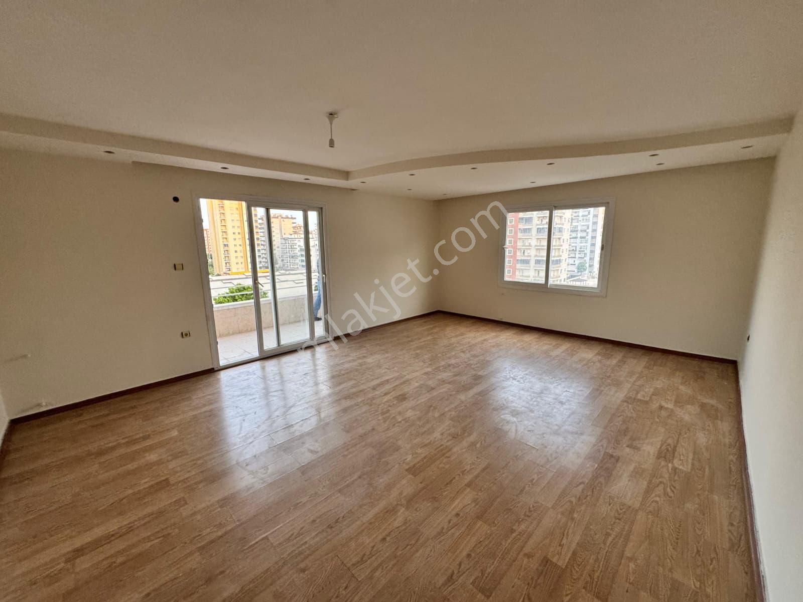 Bm''den Mezitli Mendereste Gmk'ya Yakın 4+1 200m2 Daire