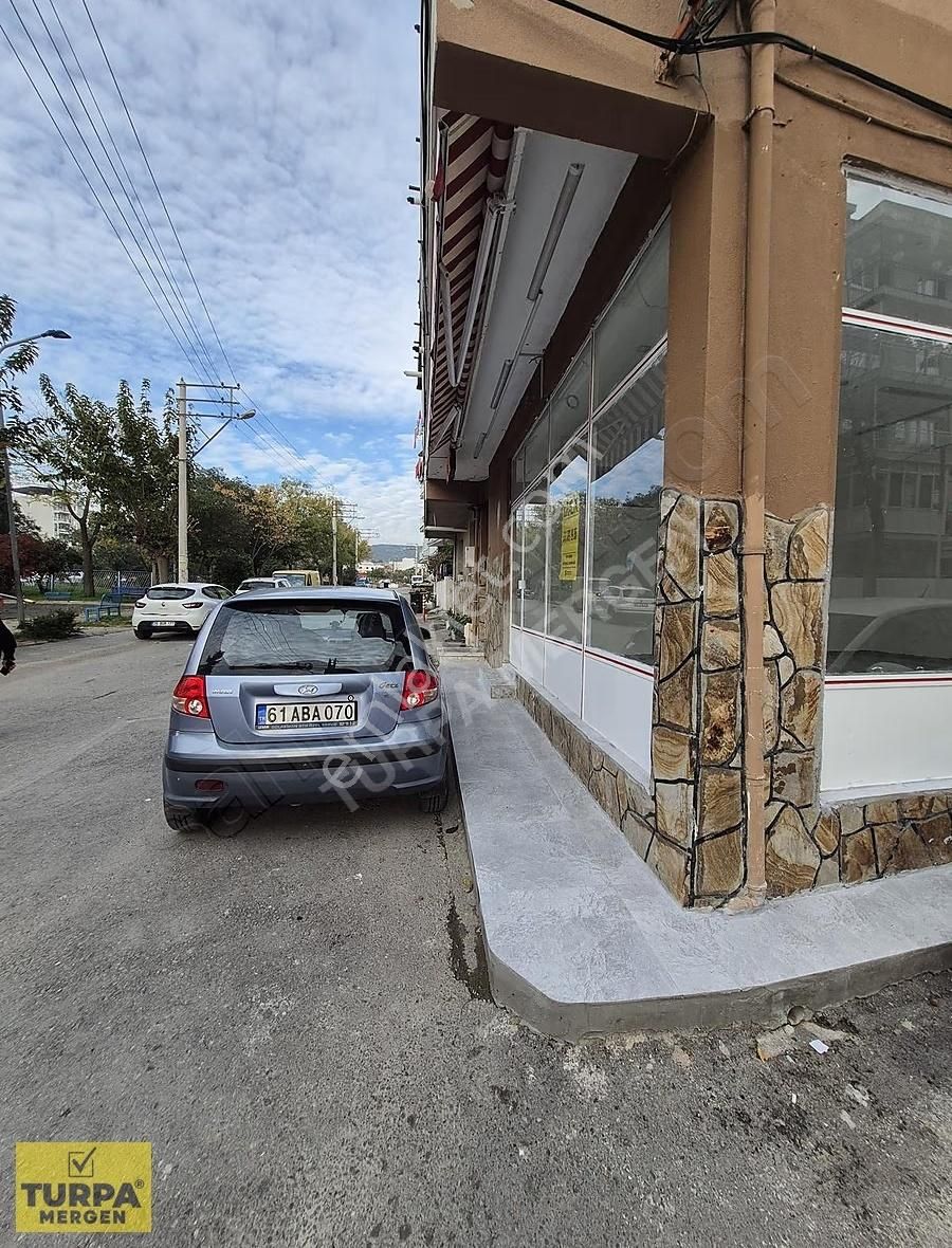 Bornova Homeros Yolu Üzeri Park Cepheli Kiralık Dükkan - Görsel 4