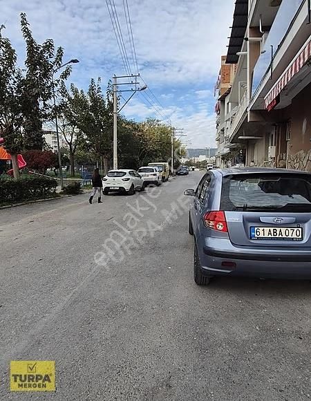Bornova Homeros Yolu Üzeri Park Cepheli Kiralık Dükkan