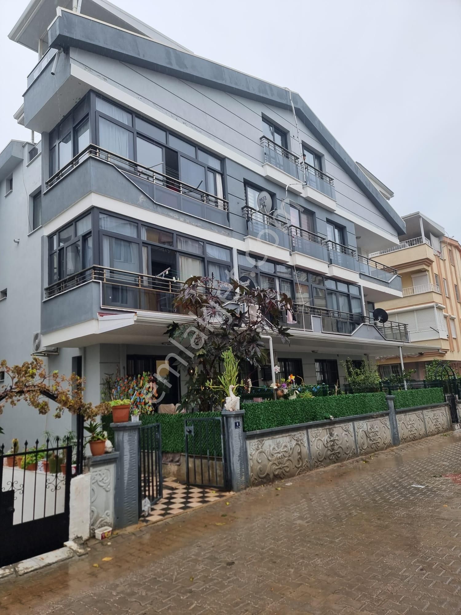 Didim Efeler Mah. Merkezi Konumdaki 2+1 Ful Eşyalı Dairemiz Satışdadır Binamız Asansörlüdür