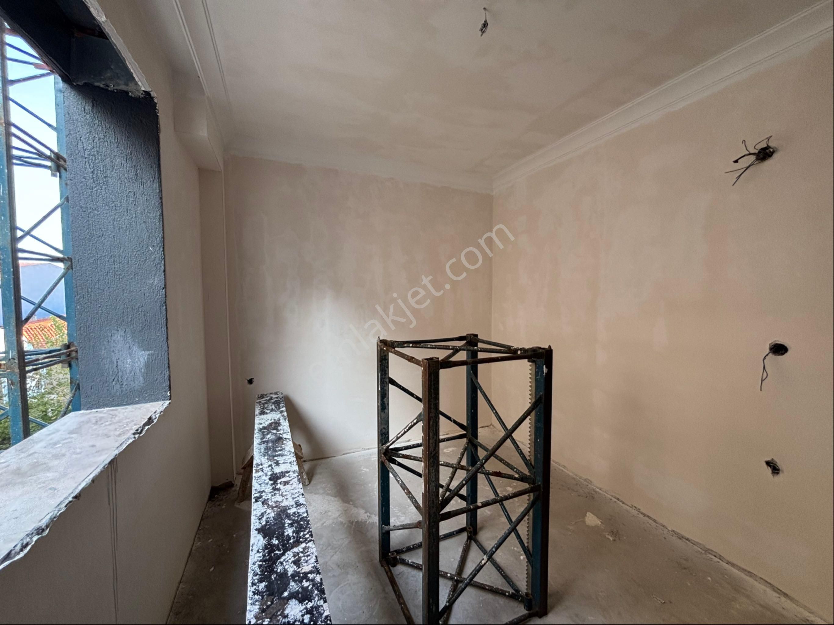 Seferihisar Hıdırlık Mahallesinde Yerden Isıtmalı Satılık 1+1 Daire - Görsel 5