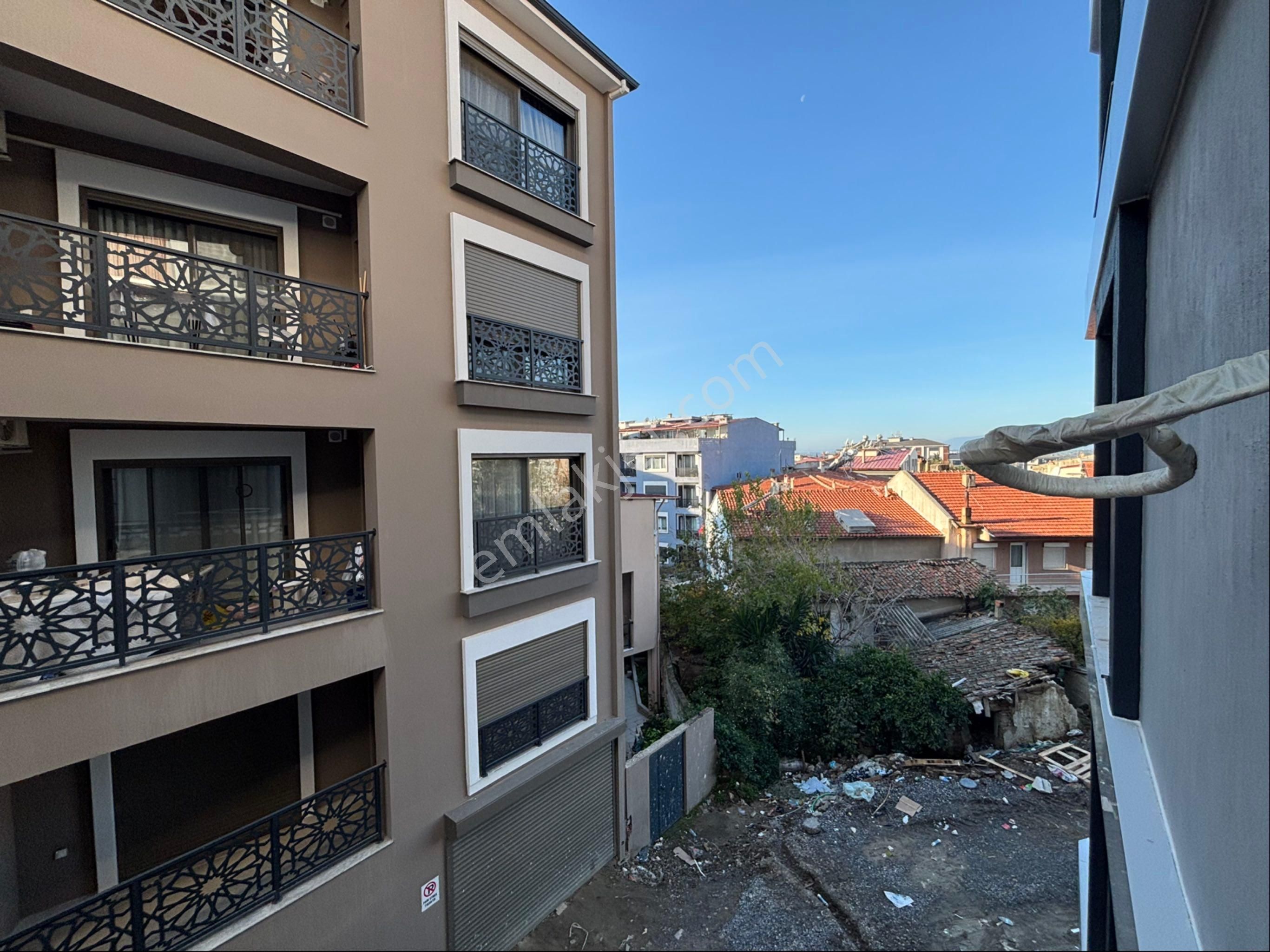 Seferihisar Hıdırlık Mahallesinde Yerden Isıtmalı Satılık 1+1 Daire