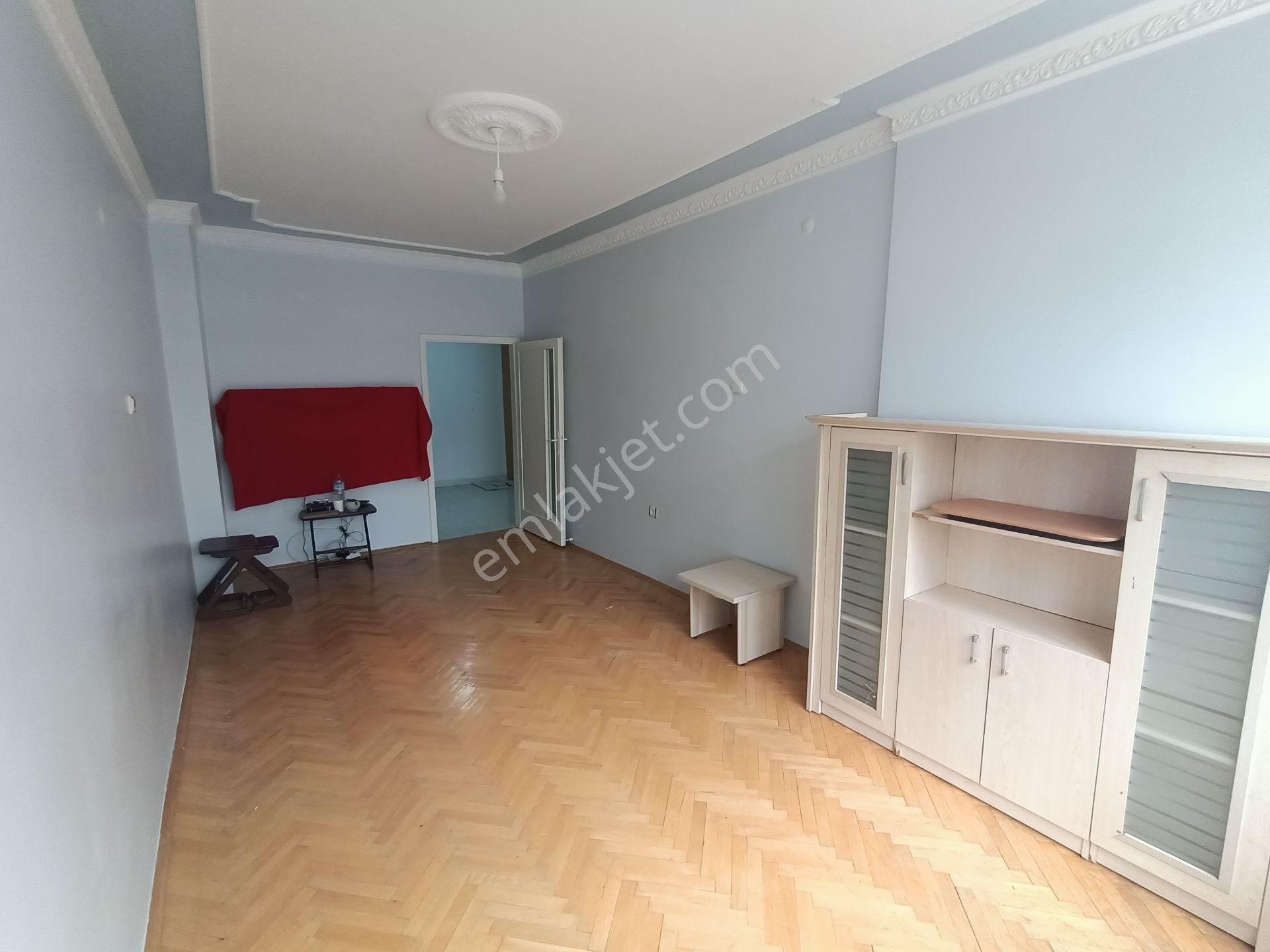 Asyapıdan 3+1 100 M2 Dikmen Caddesinde Açık Otoparklı Kaloriferli - Görsel 4