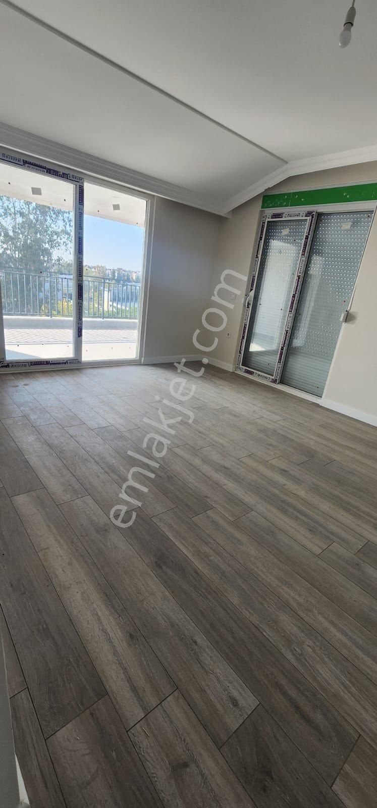 Emek Mahallesinde Satılık 0 4+1 Daire