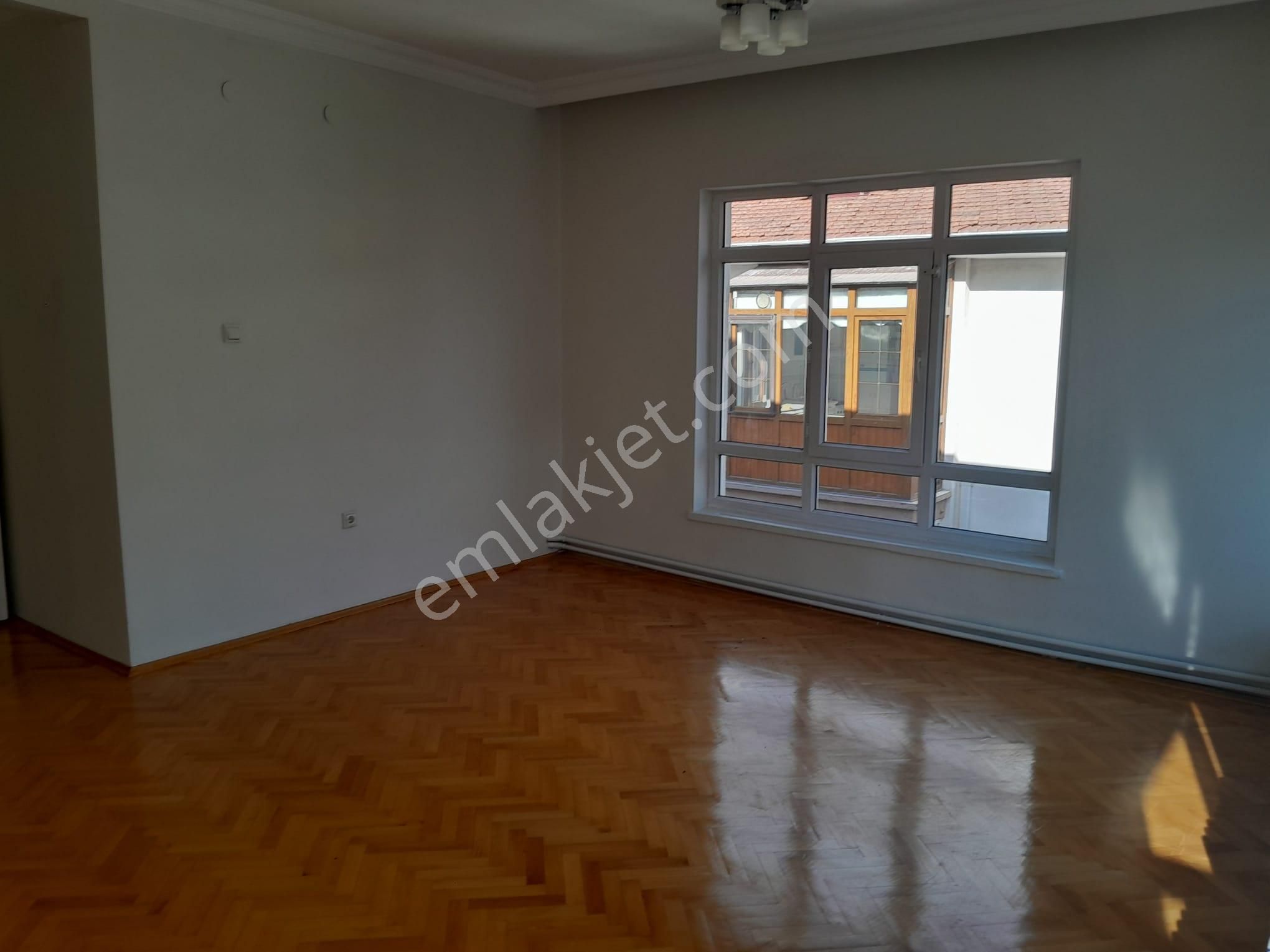 Dikmen Karşıyaka Sokakta 3.katta , Kombili, 3+1 ,mantolamalı... - Görsel 2