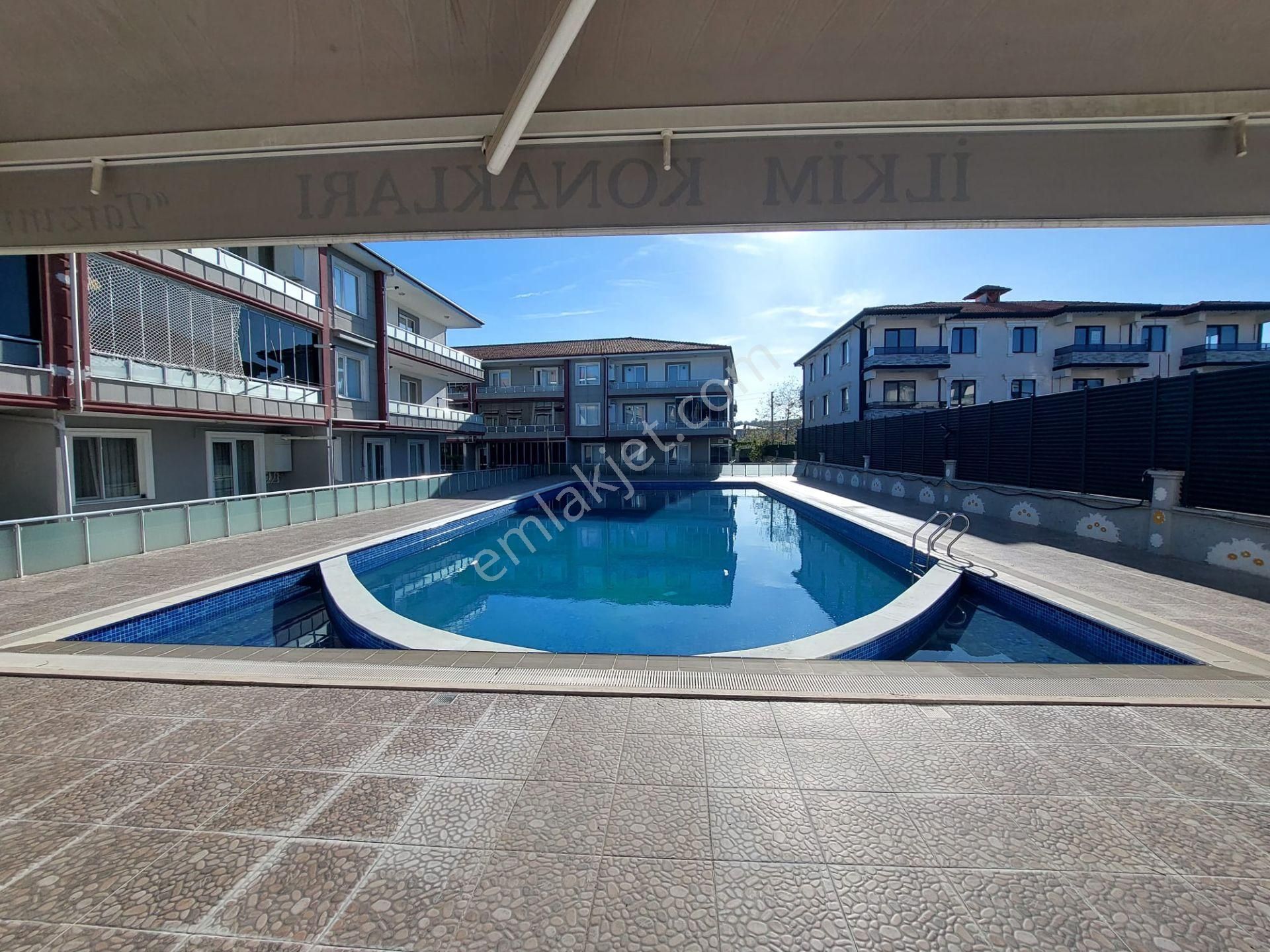 Havuzlu Kombili Eşyalı Giriş Kat Devamlı Kiralık 1+1 Daire - Görsel 2