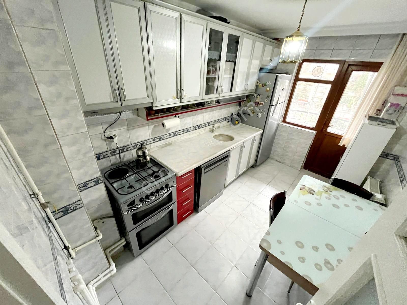 Yunus Emre Cadde Yakını 3+1 Orta Katta Bağımsız Salon Full Yapılı Satılık Daire