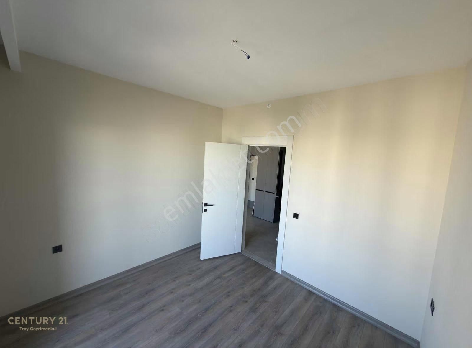 Bordo Yaşamda Oturuma Hazır Dair - Görsel 26