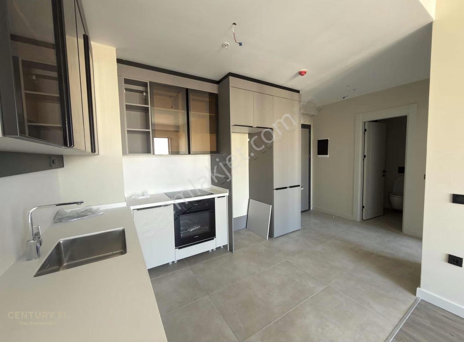 Bordo Yaşamda Oturuma Hazır Dair - Görsel 2