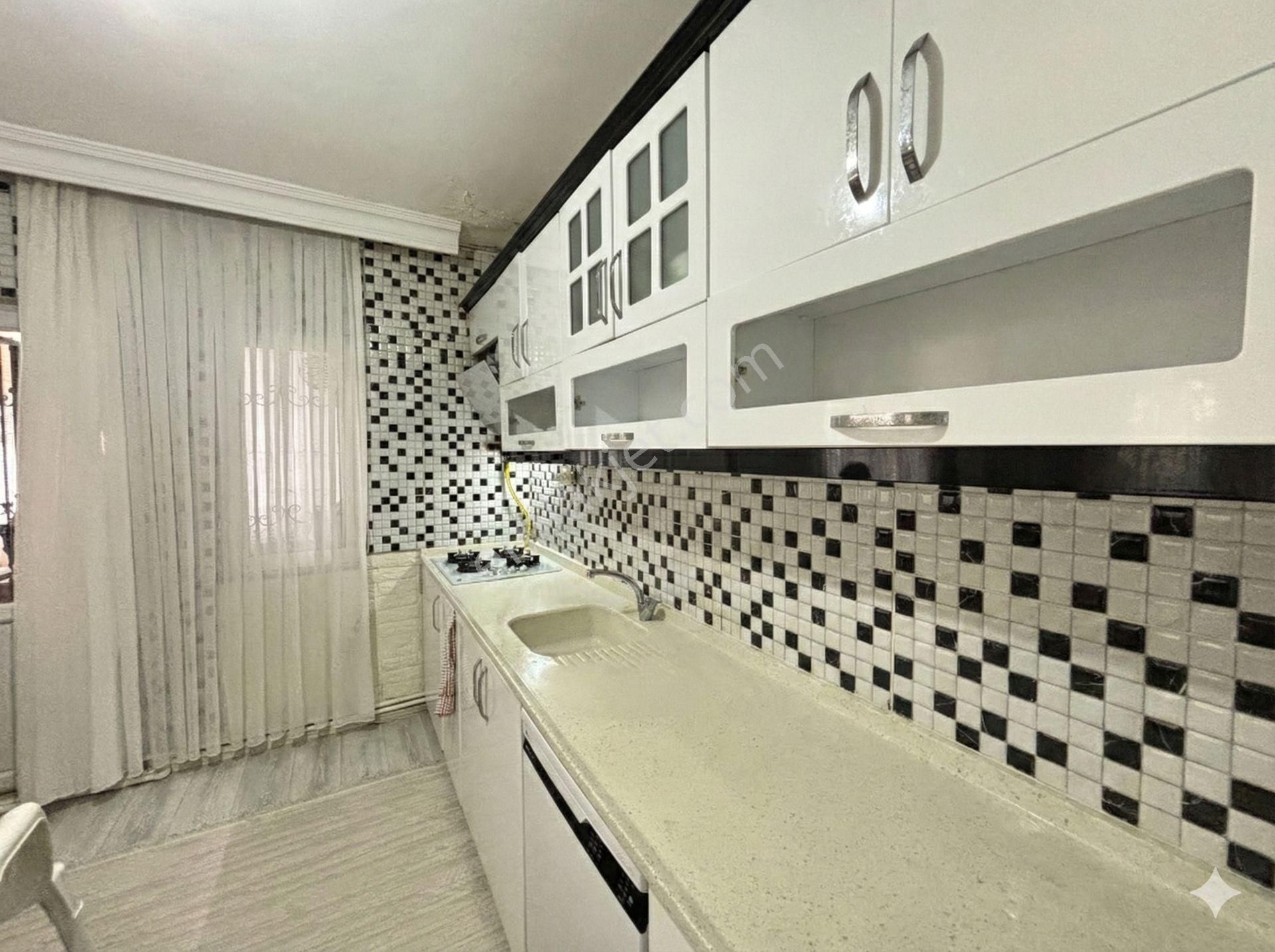 Yalova Çiftlikköy Siteler Mahallesinde Denize 100 Metre2+1 Daire