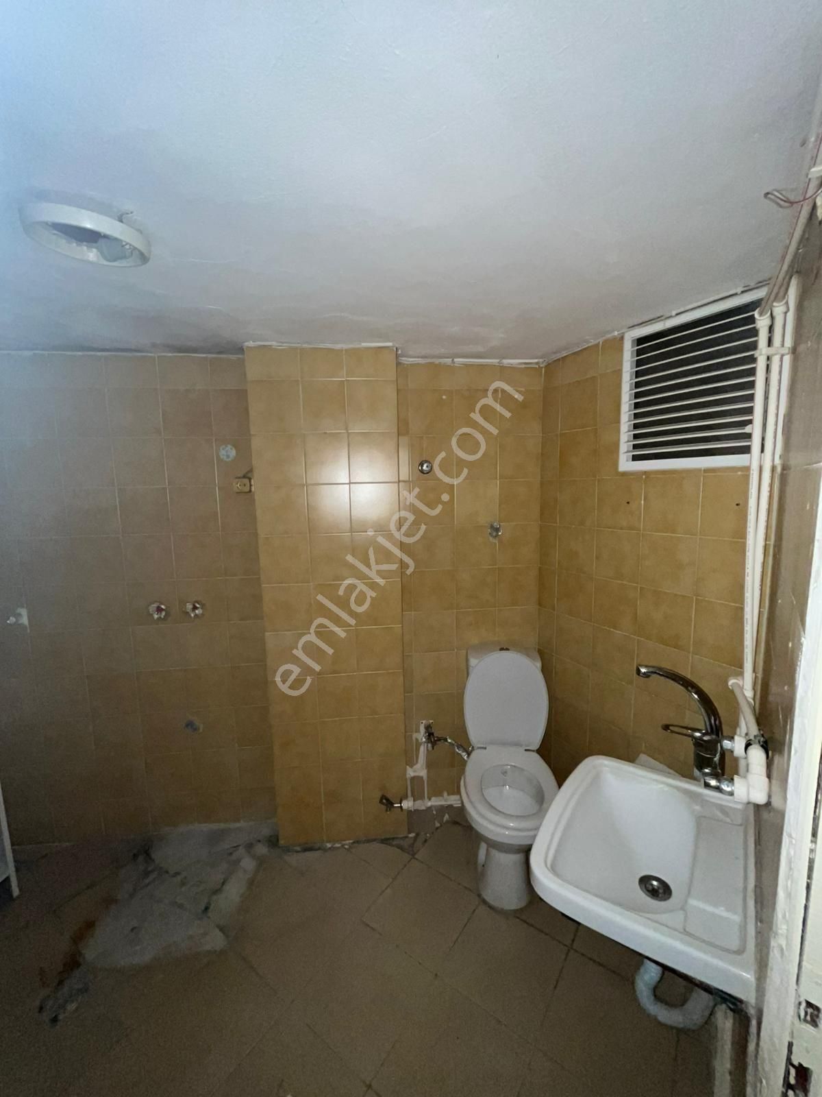 Fem Emlak'tan Zeyniler Cami Arkasında 2+1 Ferah Daire - Görsel 4