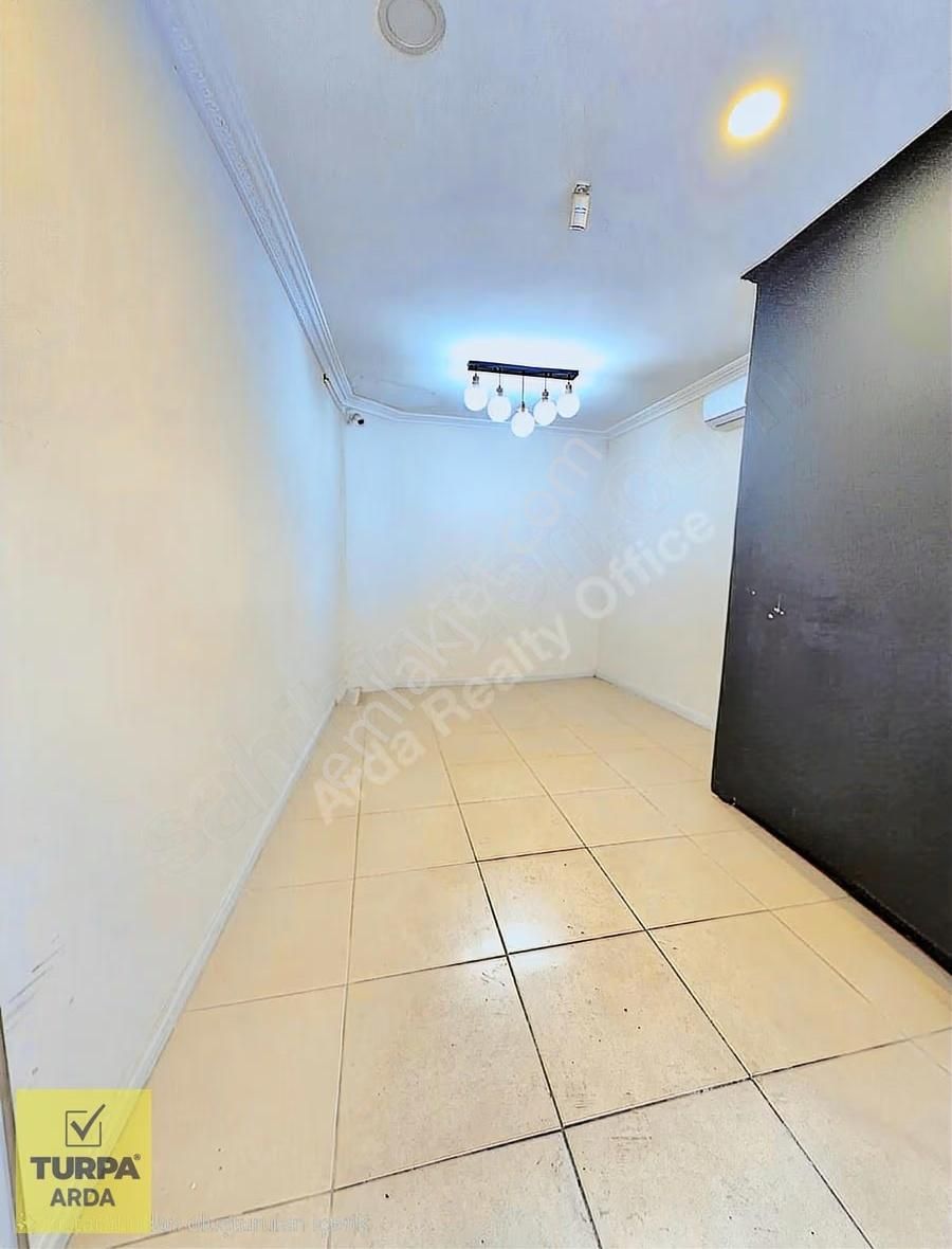 K.yaka Çarşı Yakını Batarlı Ve Elektrikli Otomatik Kepenk 40m2 - Görsel 5