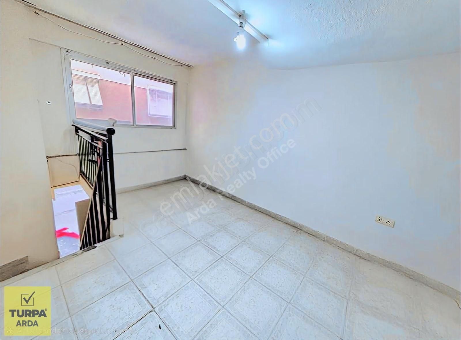 K.yaka Çarşı Yakını Batarlı Ve Elektrikli Otomatik Kepenk 40m2 - Görsel 3