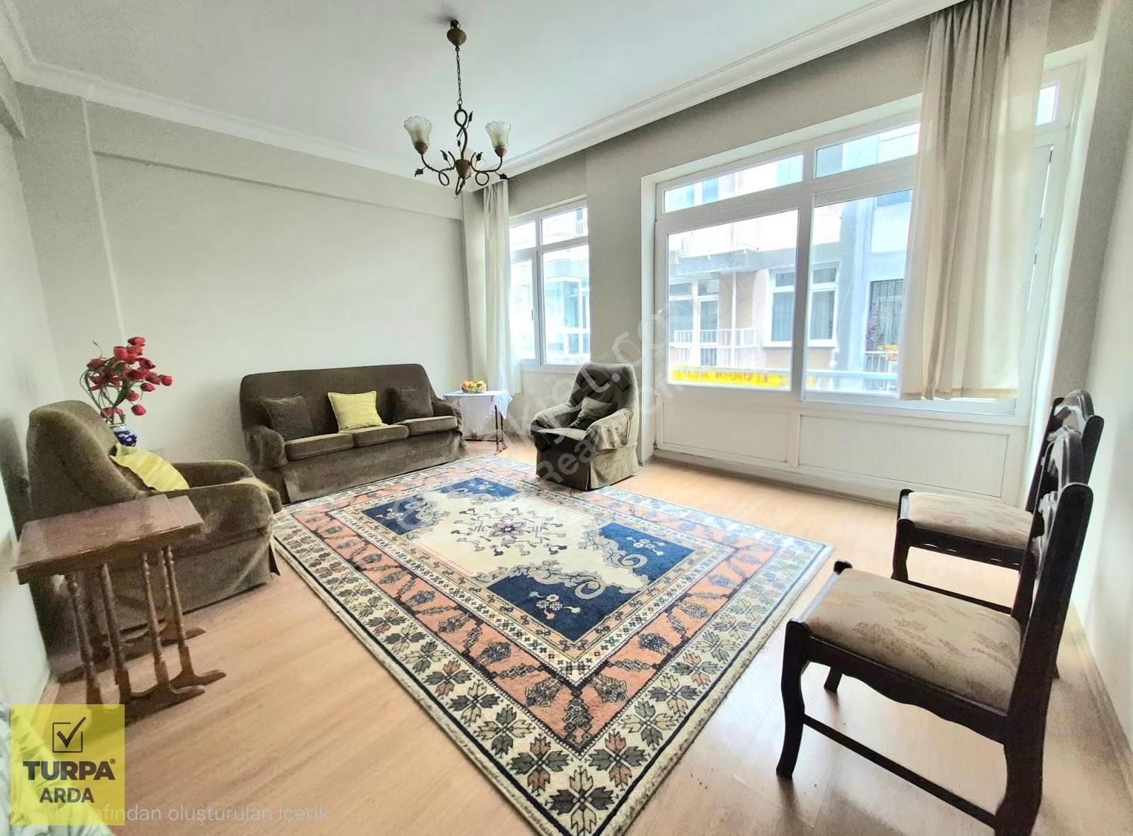 K.yaka Çarşı Yakını Ara Kat Çift Cephe Doğalgazlı 2+1 95 M2