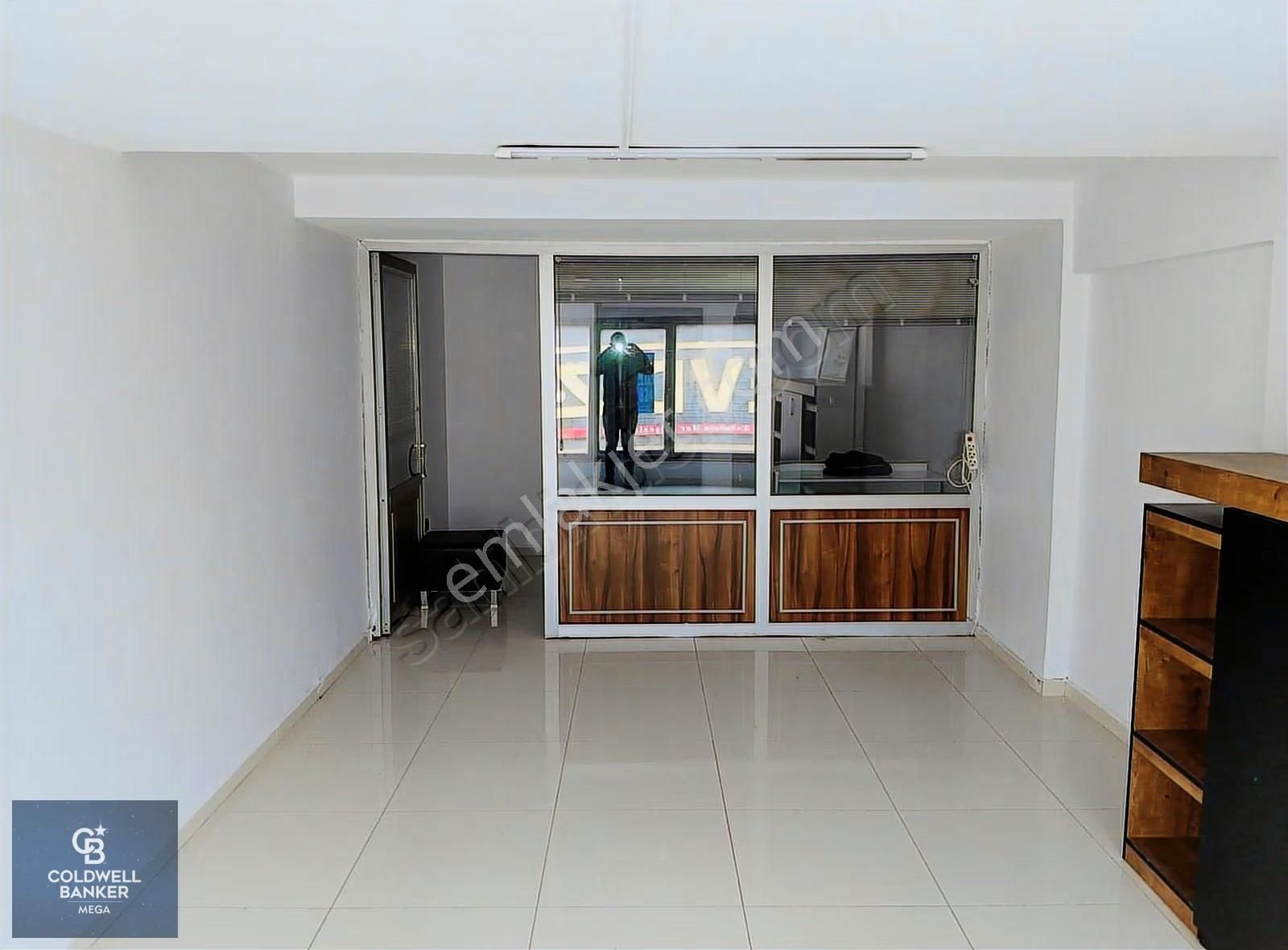 Arnavutköyün Tam Merkezi Avantajlı Konumda Kiralık Büro & Ofis