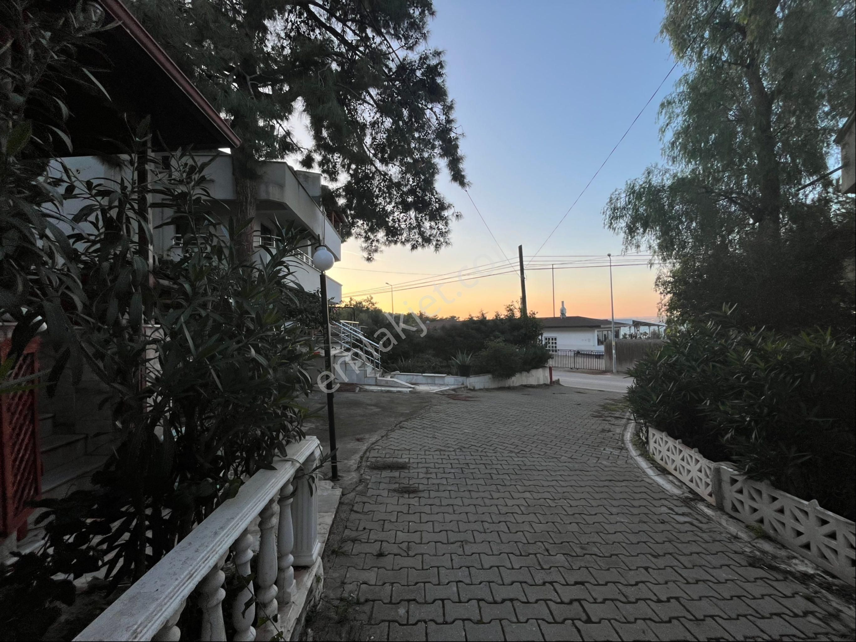 Zirve Gayrimenkul'den Deniz İle Komşu Olucaksınız Denize Mesafe Sadece 50 Mt Havuzlu Bahçeli Villa - Görsel 3