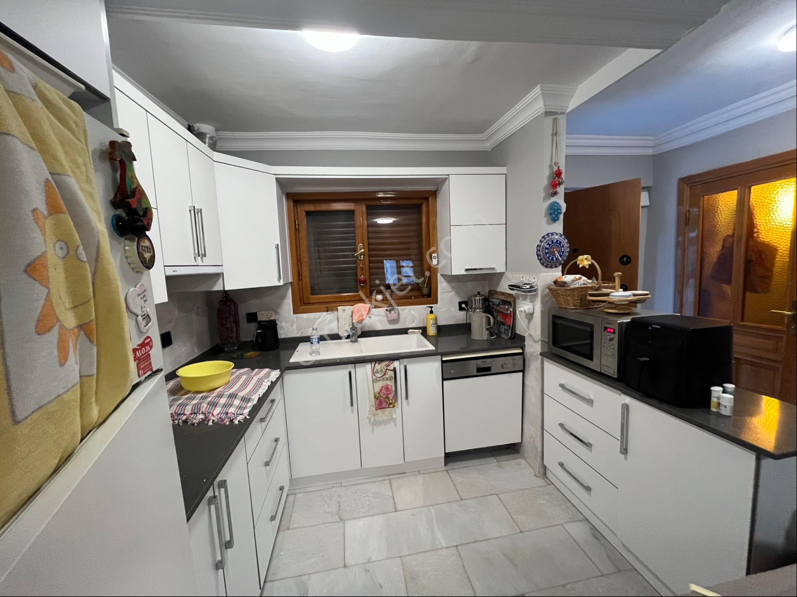 Zirve Gayrimenkul'den Deniz İle Komşu Olucaksınız Denize Mesafe Sadece 50 Mt Havuzlu Bahçeli Villa - Görsel 12