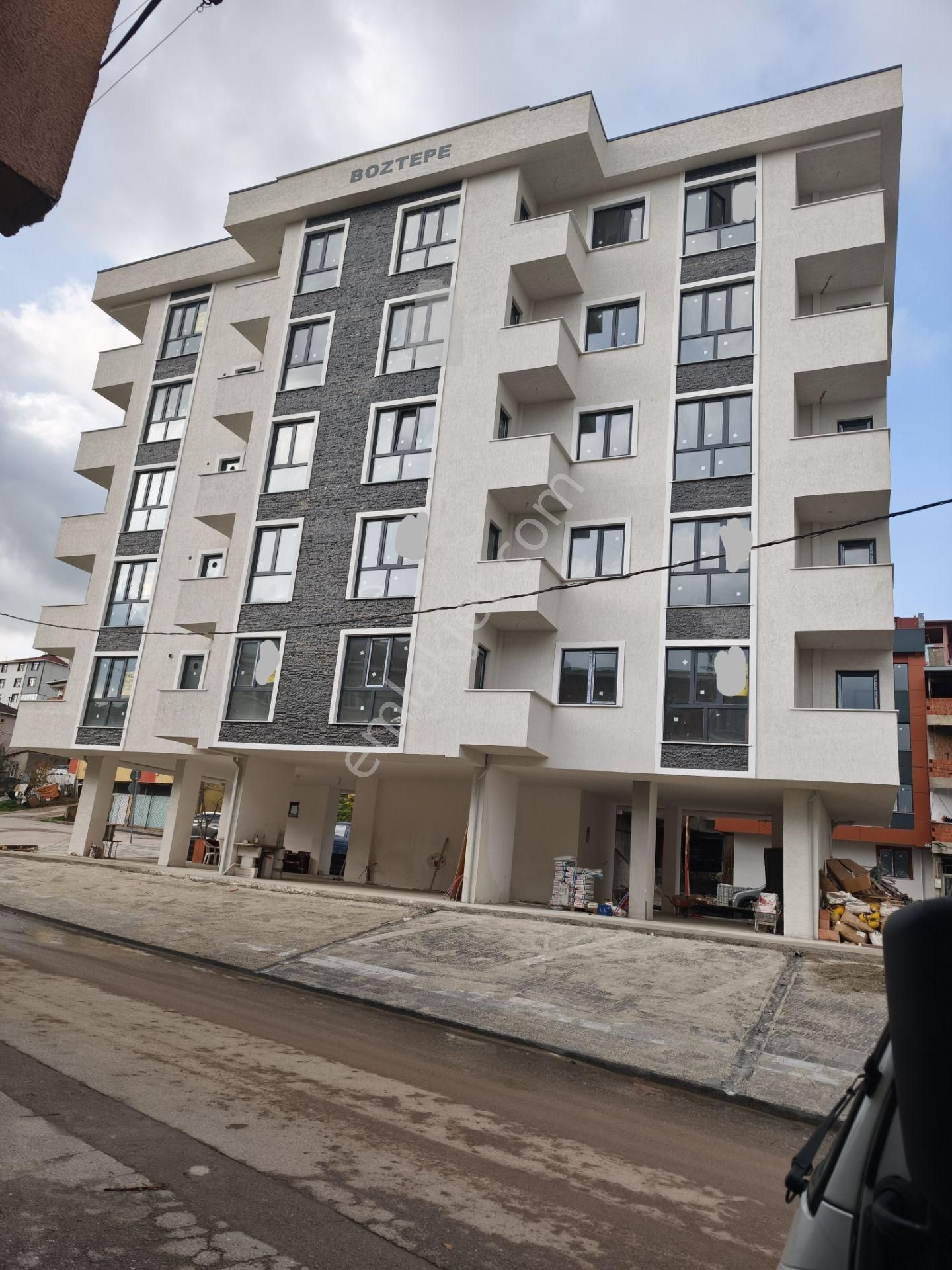 Acil Sultanbeyli Fatih Mah Satılık 170 M.4+1 Üst Düblx