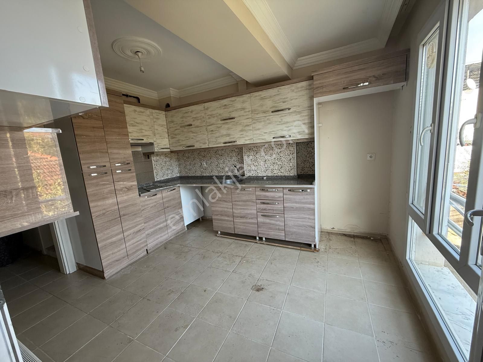 Ayrancılar Fevziçakmak‘ta 2 + 1 Ara Kat Dogalgazli Çarşı Merkeze Yakın Satılık Daire