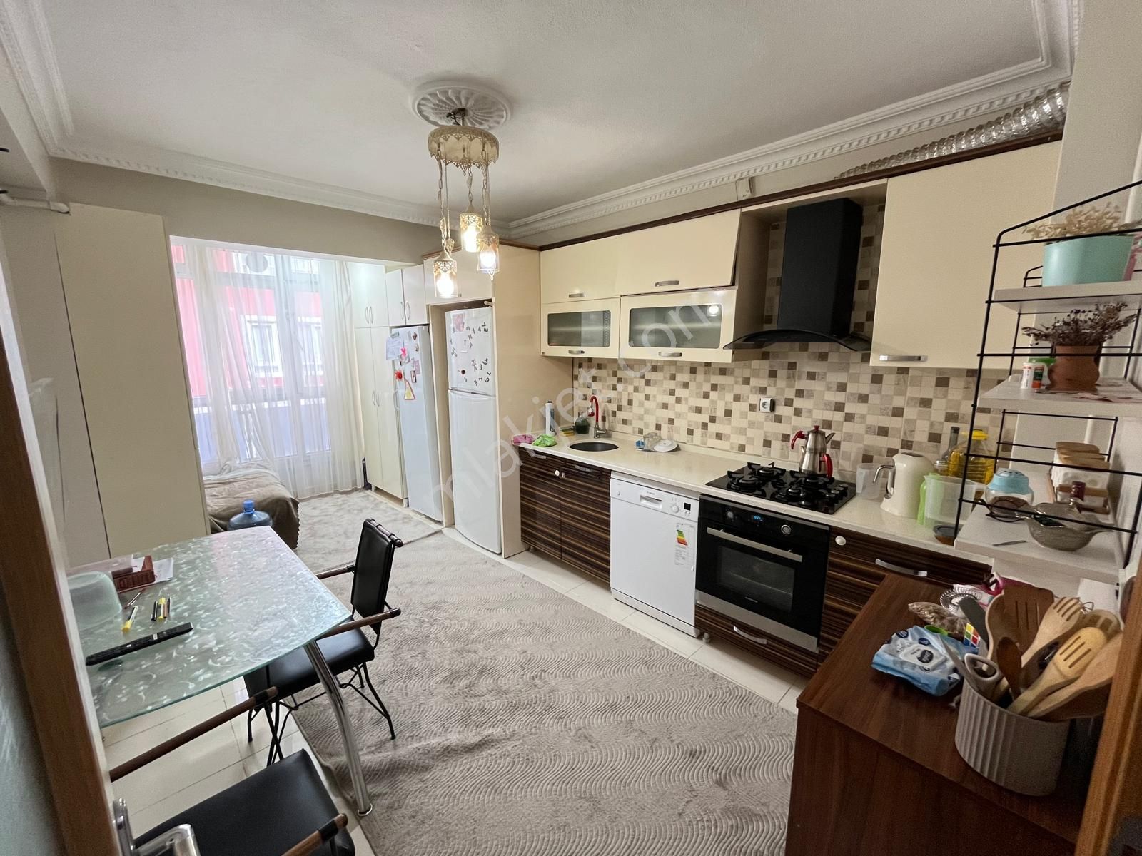 Hüseyin Gazi Göbeğe Yakın 3+1 3.kat Çift Banyolu Asansörlü Satılık Daire !!