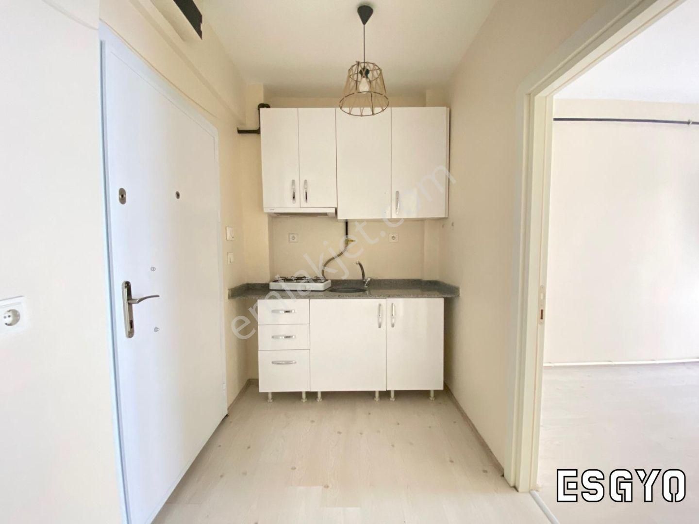 Esgyo'dan Adalar Mevki Mükemmel Konumda 2+0 Ayrı Mutfaklı Daire - Görsel 8