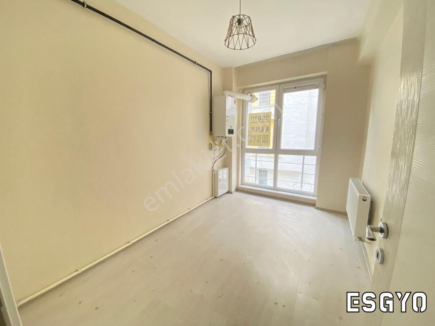 Esgyo'dan Adalar Mevki Mükemmel Konumda 2+0 Ayrı Mutfaklı Daire - Görsel 12