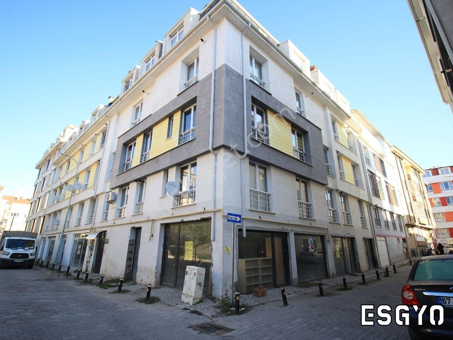 Esgyo'dan Adalar Mevki Mükemmel Konumda 2+0 Ayrı Mutfaklı Daire