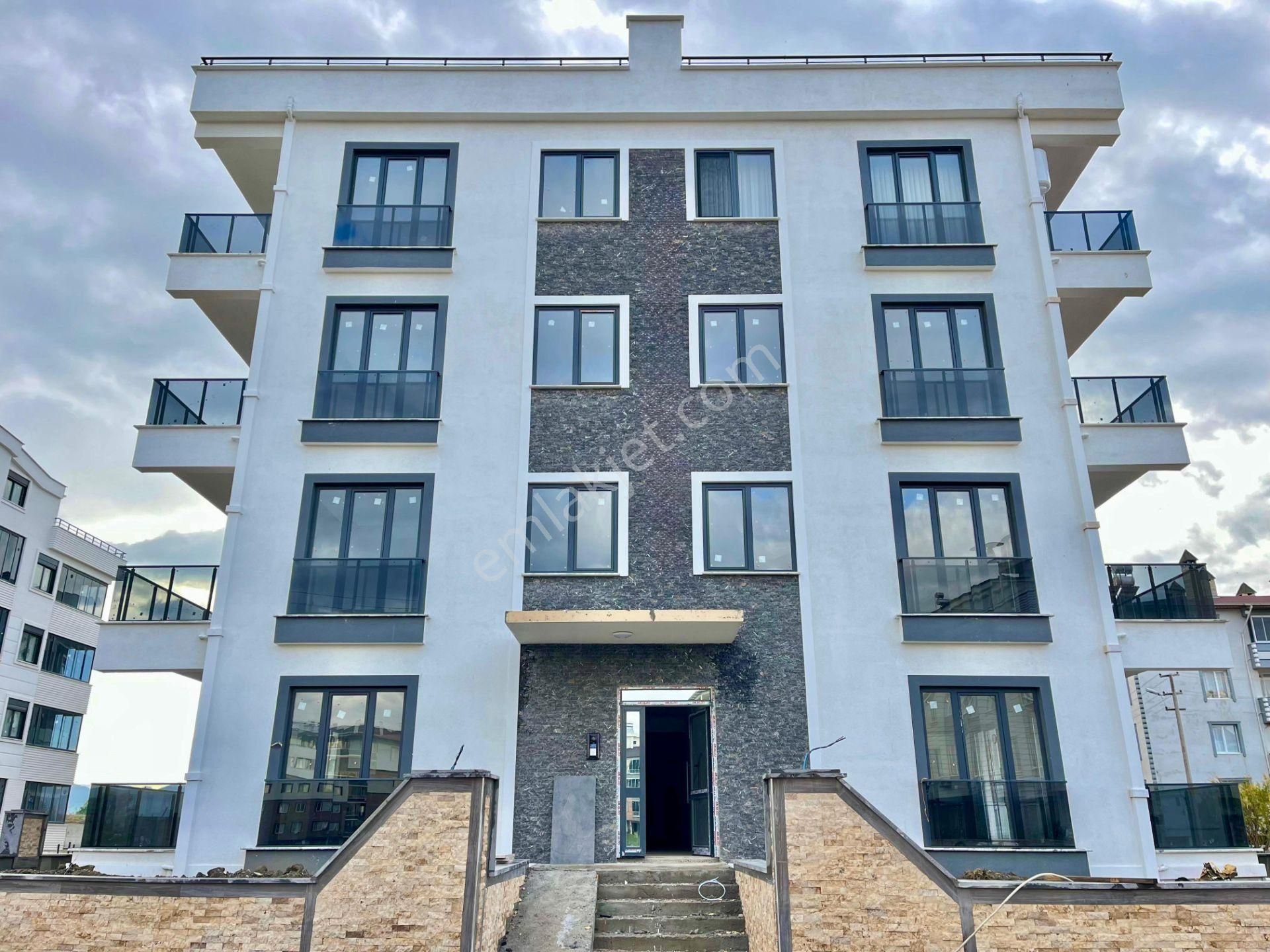 Akçay Sezgin Emlaktan Yerden Isıtmalı Sıfır Lüxtasarım 1+1 Daire
