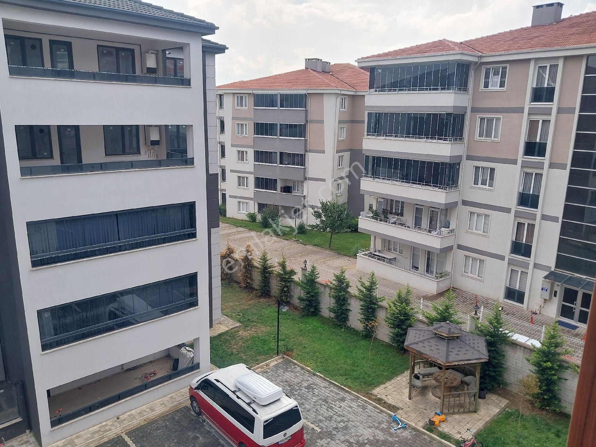 Alanyurt Kozulca Yolunda Satılık Site İçi Daire