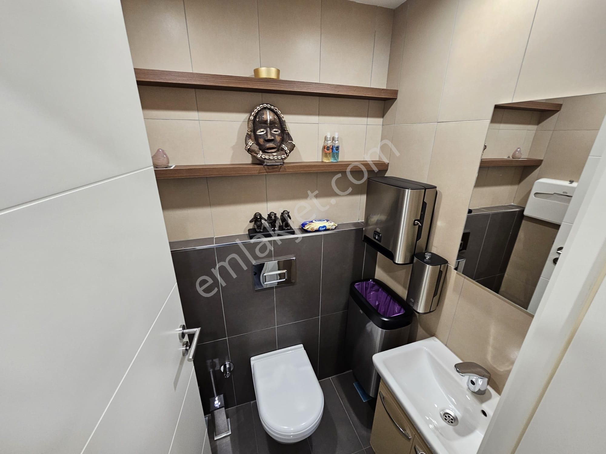 Ofistanbul Plaza'da Özel Tasarımlı Ve Full Otomasyonlu 95m2 Satılık 1+1 Ofis - Görsel 23